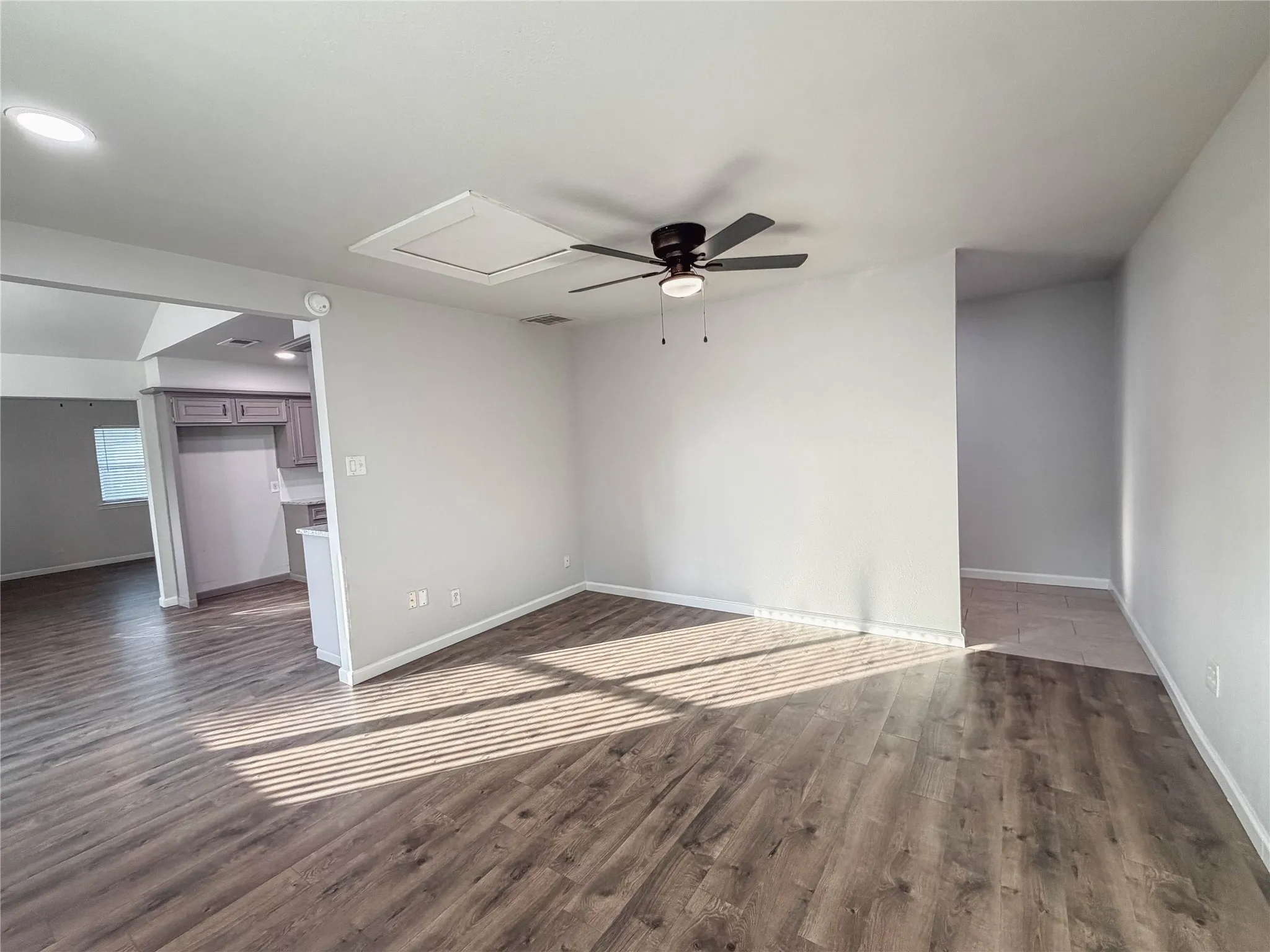 Single Family Residence For Sale in Ellis County , 103 Garvin Way, Midlothian, Texas 76065, 3 Bedroom, 2 Bathroom, Garage spaces, 1,412 Sqft, built in 1983, mls#21350639, Real Estate Agent in Midlothian, Homes For Sale in Ellis county, Homes For Sale in Midlothian, Realtor in Midlothian Texas, Real Estate Brokerage Independent Realty Texas, Luminita Cordes Realtor