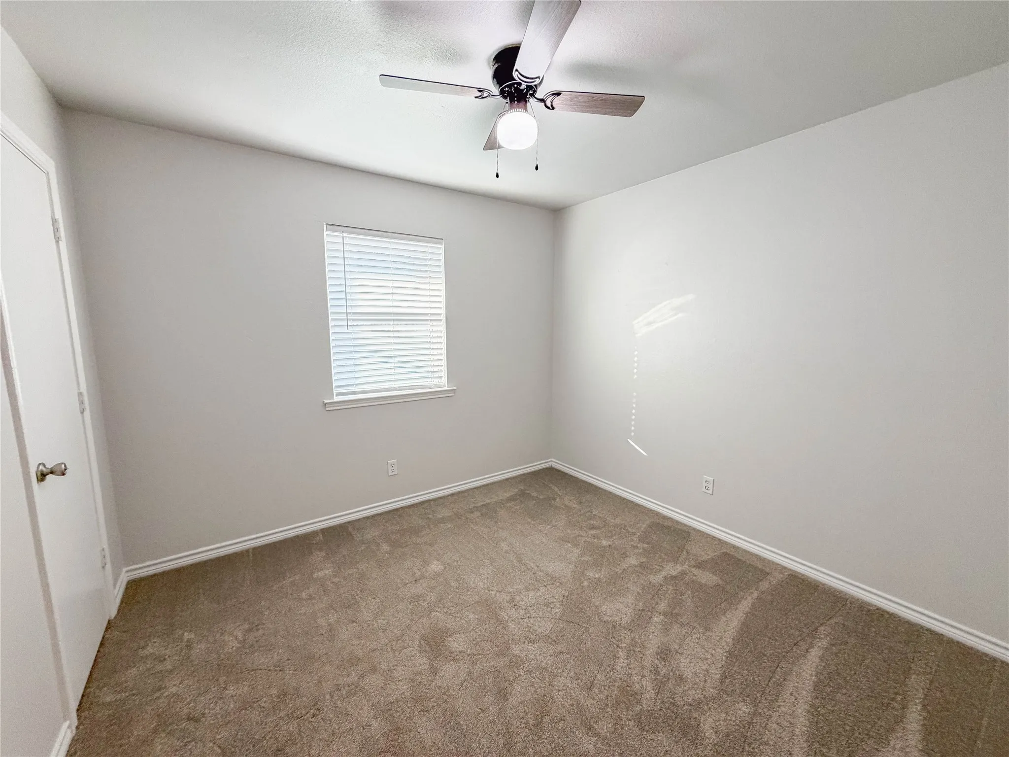 Single Family Residence For Sale in Ellis County , 103 Garvin Way, Midlothian, Texas 76065, 3 Bedroom, 2 Bathroom, Garage spaces, 1,412 Sqft, built in 1983, mls#21350639, Real Estate Agent in Midlothian, Homes For Sale in Ellis county, Homes For Sale in Midlothian, Realtor in Midlothian Texas, Real Estate Brokerage Independent Realty Texas, Luminita Cordes Realtor