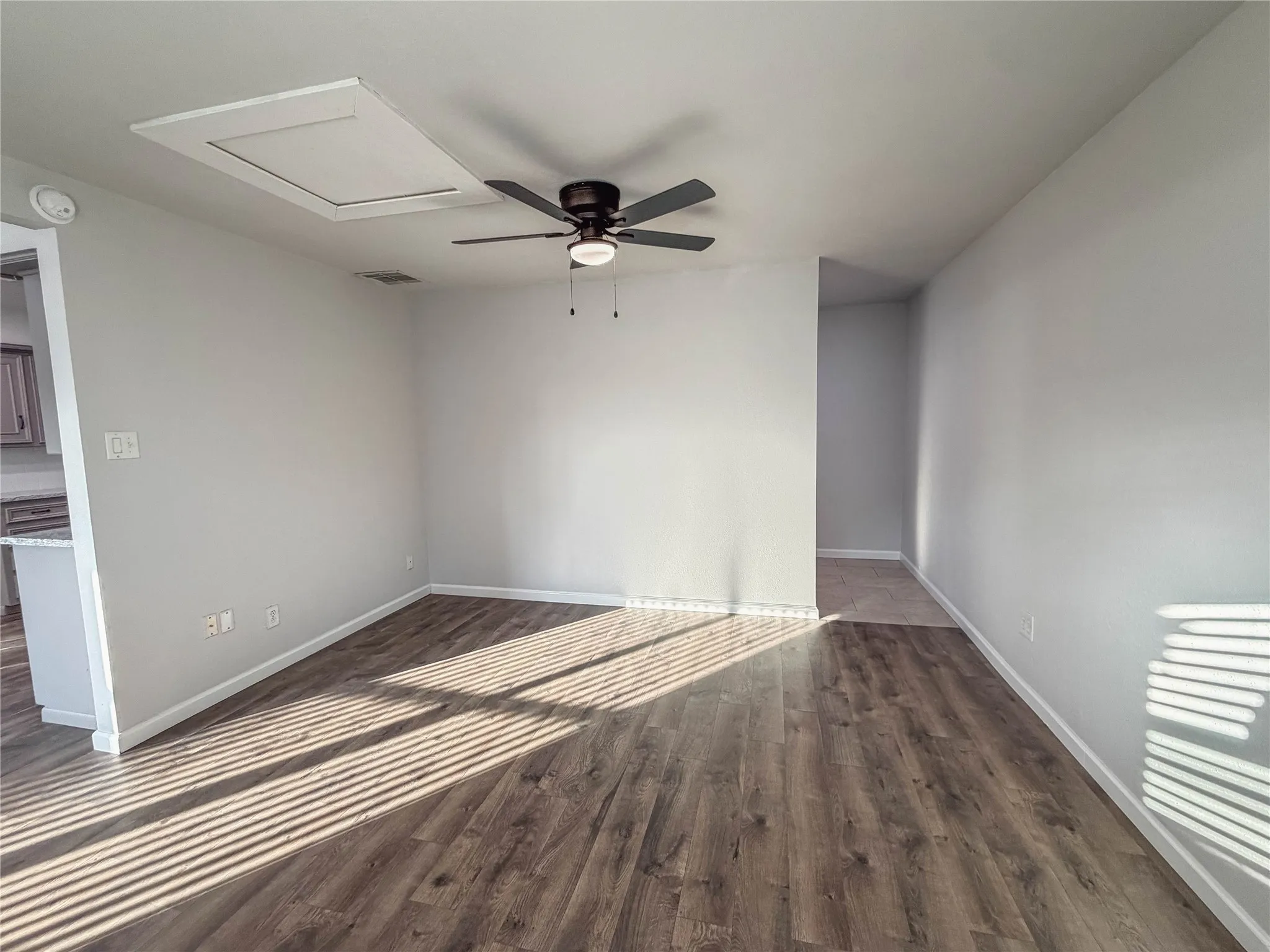 Single Family Residence For Sale in Ellis County , 103 Garvin Way, Midlothian, Texas 76065, 3 Bedroom, 2 Bathroom, Garage spaces, 1,412 Sqft, built in 1983, mls#21350639, Real Estate Agent in Midlothian, Homes For Sale in Ellis county, Homes For Sale in Midlothian, Realtor in Midlothian Texas, Real Estate Brokerage Independent Realty Texas, Luminita Cordes Realtor