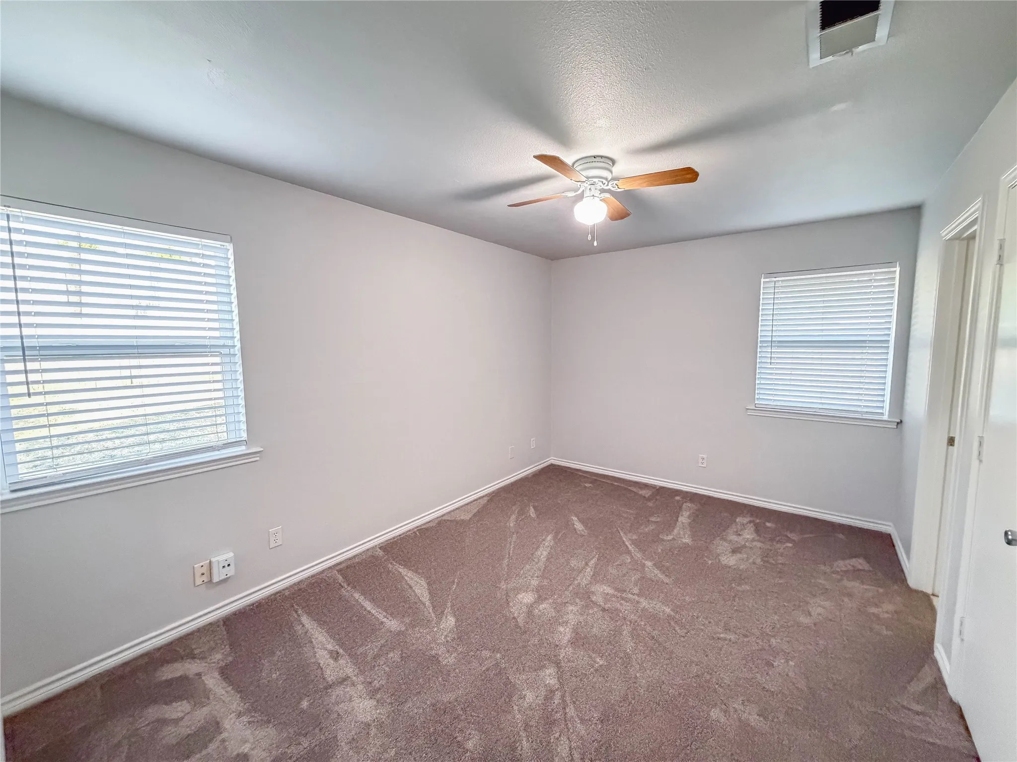 Single Family Residence For Sale in Ellis County , 103 Garvin Way, Midlothian, Texas 76065, 3 Bedroom, 2 Bathroom, Garage spaces, 1,412 Sqft, built in 1983, mls#21350639, Real Estate Agent in Midlothian, Homes For Sale in Ellis county, Homes For Sale in Midlothian, Realtor in Midlothian Texas, Real Estate Brokerage Independent Realty Texas, Luminita Cordes Realtor
