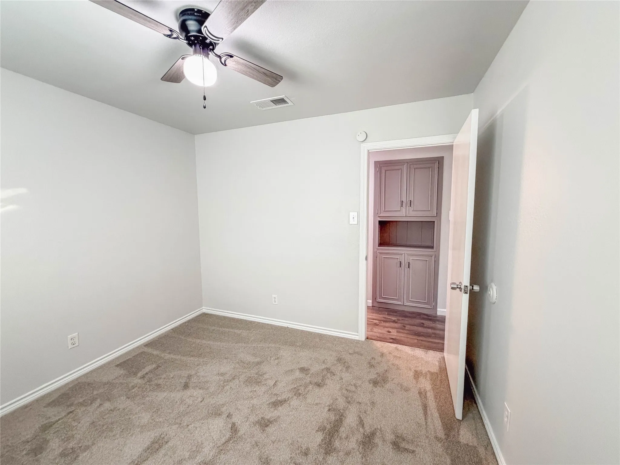 Single Family Residence For Sale in Ellis County , 103 Garvin Way, Midlothian, Texas 76065, 3 Bedroom, 2 Bathroom, Garage spaces, 1,412 Sqft, built in 1983, mls#21350639, Real Estate Agent in Midlothian, Homes For Sale in Ellis county, Homes For Sale in Midlothian, Realtor in Midlothian Texas, Real Estate Brokerage Independent Realty Texas, Luminita Cordes Realtor