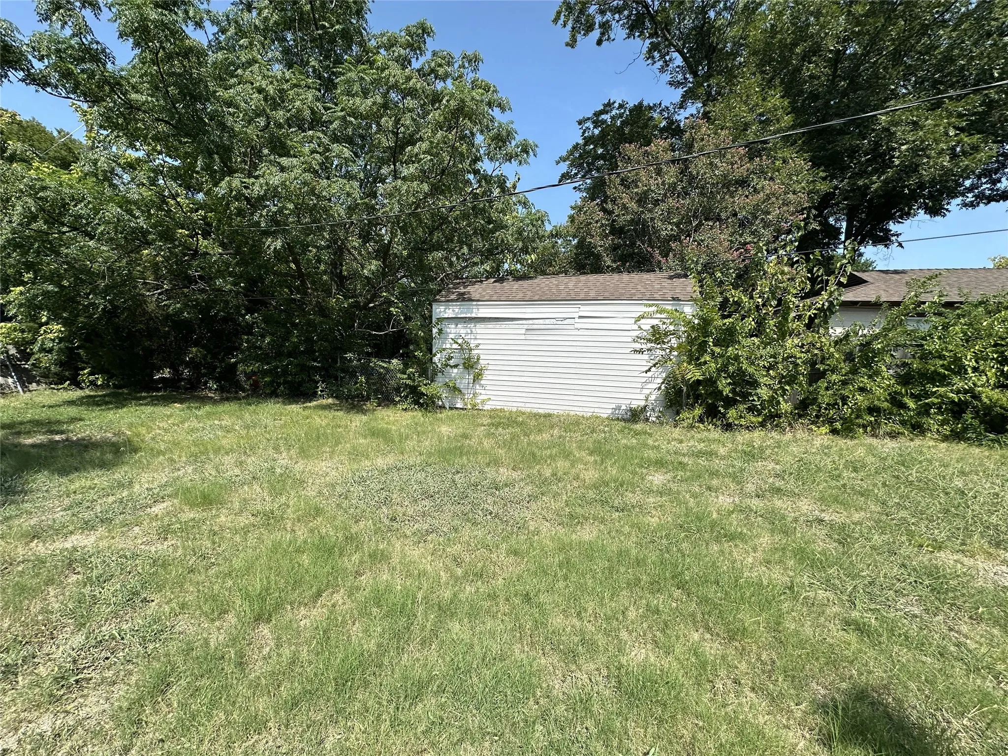 Single Family Residence For Sale in Dallas County , 405 W Avenue E, Garland, Texas 75040, 2 Bedroom, 1 Bathroom, Garage spaces, 800 Sqft, built in 1950, mls#21353064, Real Estate Agent in Garland, Homes For Sale in Dallas county, Homes For Sale in Garland, Realtor in Garland Texas, Real Estate Brokerage Independent Realty Texas, Luminita Cordes Realtor