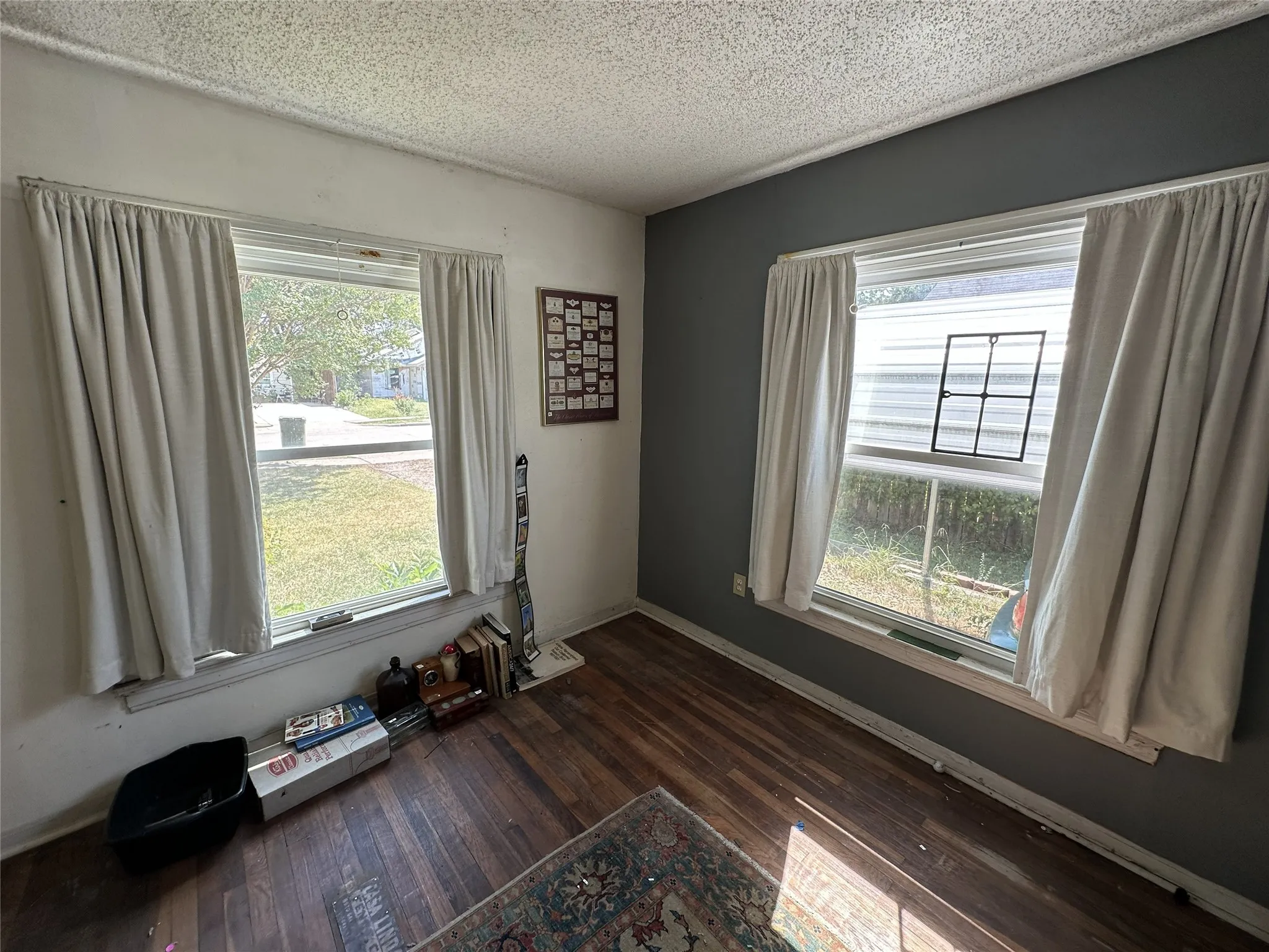 Single Family Residence For Sale in Dallas County , 405 W Avenue E, Garland, Texas 75040, 2 Bedroom, 1 Bathroom, Garage spaces, 800 Sqft, built in 1950, mls#21353064, Real Estate Agent in Garland, Homes For Sale in Dallas county, Homes For Sale in Garland, Realtor in Garland Texas, Real Estate Brokerage Independent Realty Texas, Luminita Cordes Realtor