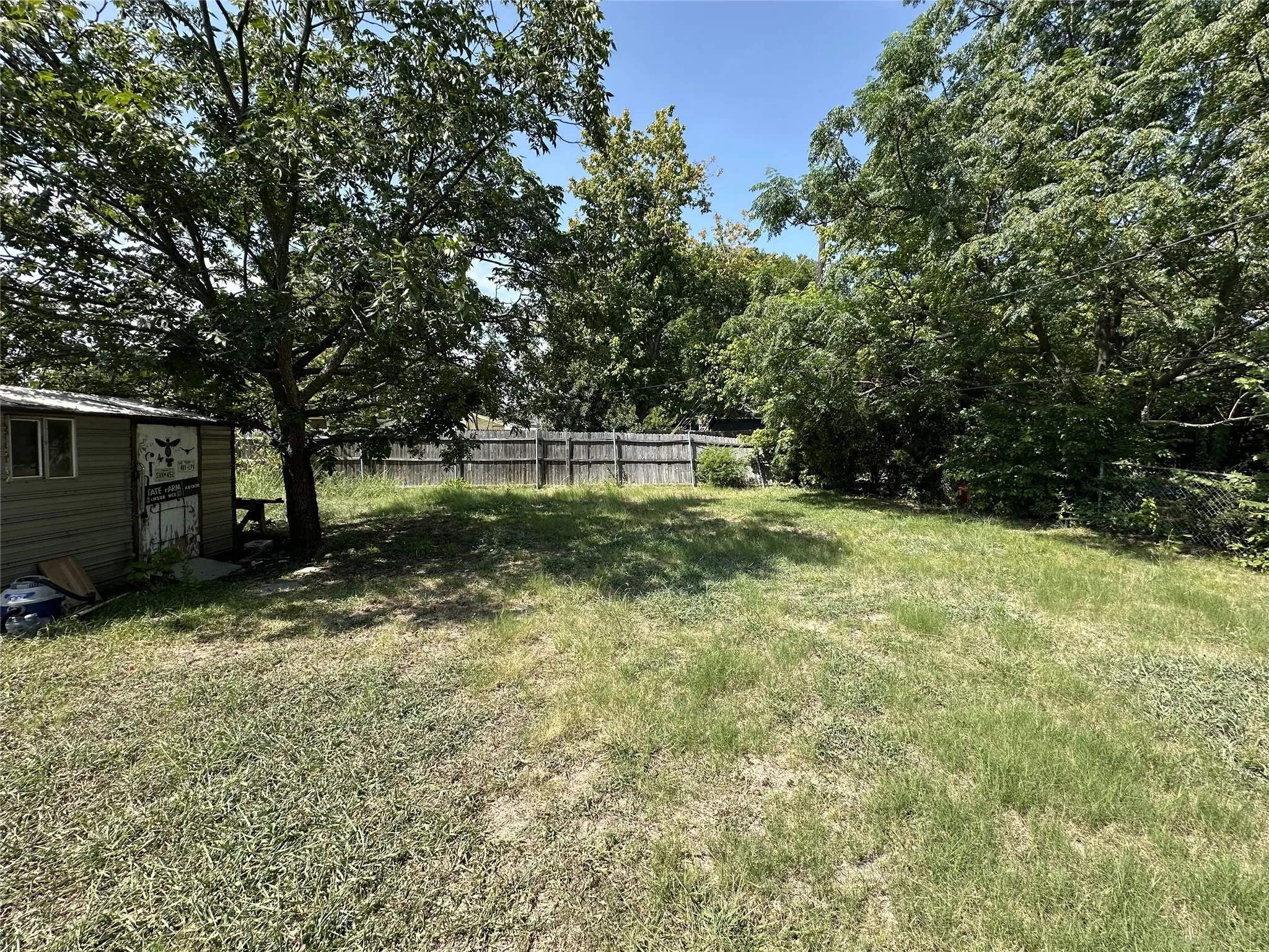 Single Family Residence For Sale in Dallas County , 405 W Avenue E, Garland, Texas 75040, 2 Bedroom, 1 Bathroom, Garage spaces, 800 Sqft, built in 1950, mls#21353064, Real Estate Agent in Garland, Homes For Sale in Dallas county, Homes For Sale in Garland, Realtor in Garland Texas, Real Estate Brokerage Independent Realty Texas, Luminita Cordes Realtor