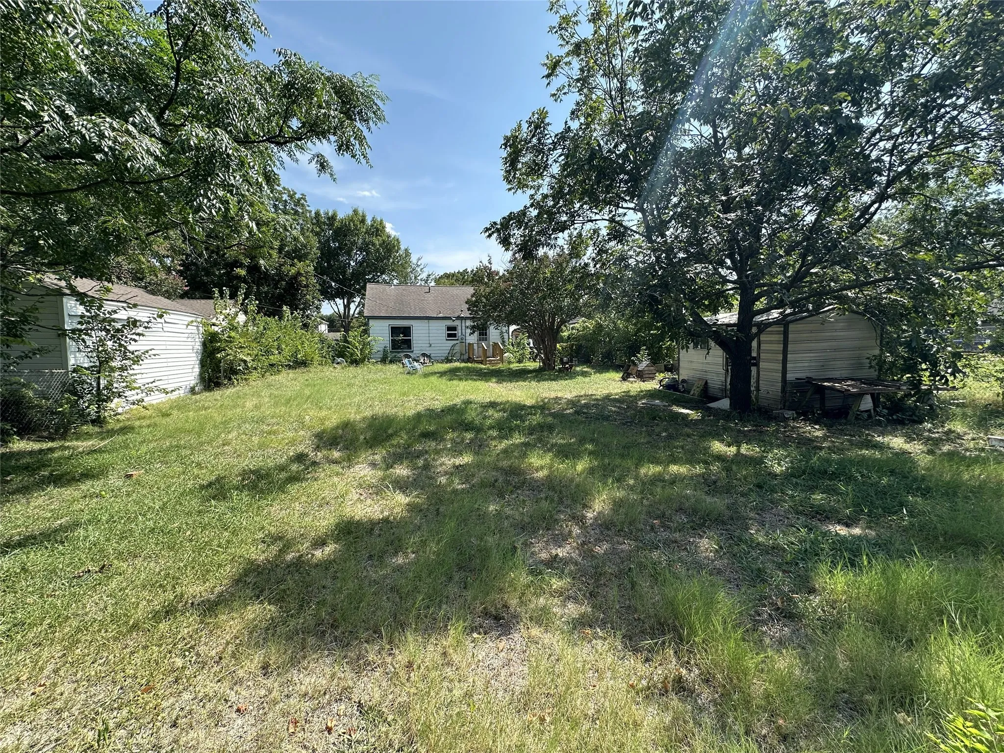 Single Family Residence For Sale in Dallas County , 405 W Avenue E, Garland, Texas 75040, 2 Bedroom, 1 Bathroom, Garage spaces, 800 Sqft, built in 1950, mls#21353064, Real Estate Agent in Garland, Homes For Sale in Dallas county, Homes For Sale in Garland, Realtor in Garland Texas, Real Estate Brokerage Independent Realty Texas, Luminita Cordes Realtor