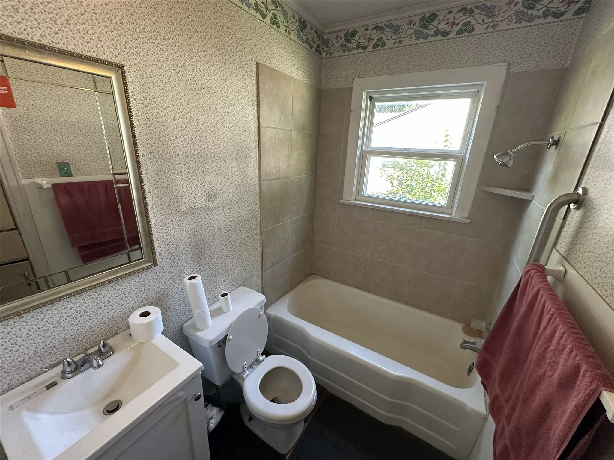 Single Family Residence For Sale in Dallas County , 405 W Avenue E, Garland, Texas 75040, 2 Bedroom, 1 Bathroom, Garage spaces, 800 Sqft, built in 1950, mls#21353064, Real Estate Agent in Garland, Homes For Sale in Dallas county, Homes For Sale in Garland, Realtor in Garland Texas, Real Estate Brokerage Independent Realty Texas, Luminita Cordes Realtor