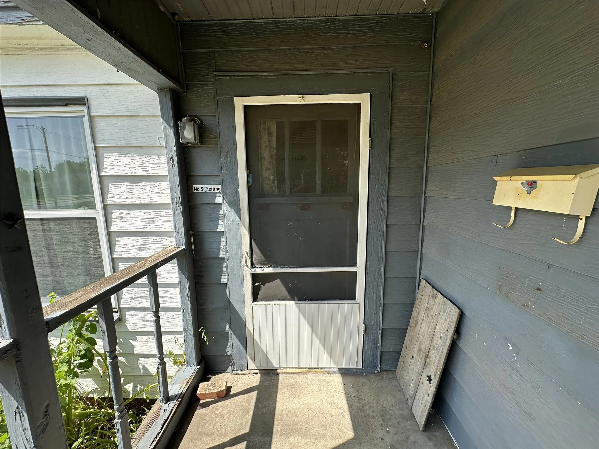 Single Family Residence For Sale in Dallas County , 405 W Avenue E, Garland, Texas 75040, 2 Bedroom, 1 Bathroom, Garage spaces, 800 Sqft, built in 1950, mls#21353064, Real Estate Agent in Garland, Homes For Sale in Dallas county, Homes For Sale in Garland, Realtor in Garland Texas, Real Estate Brokerage Independent Realty Texas, Luminita Cordes Realtor