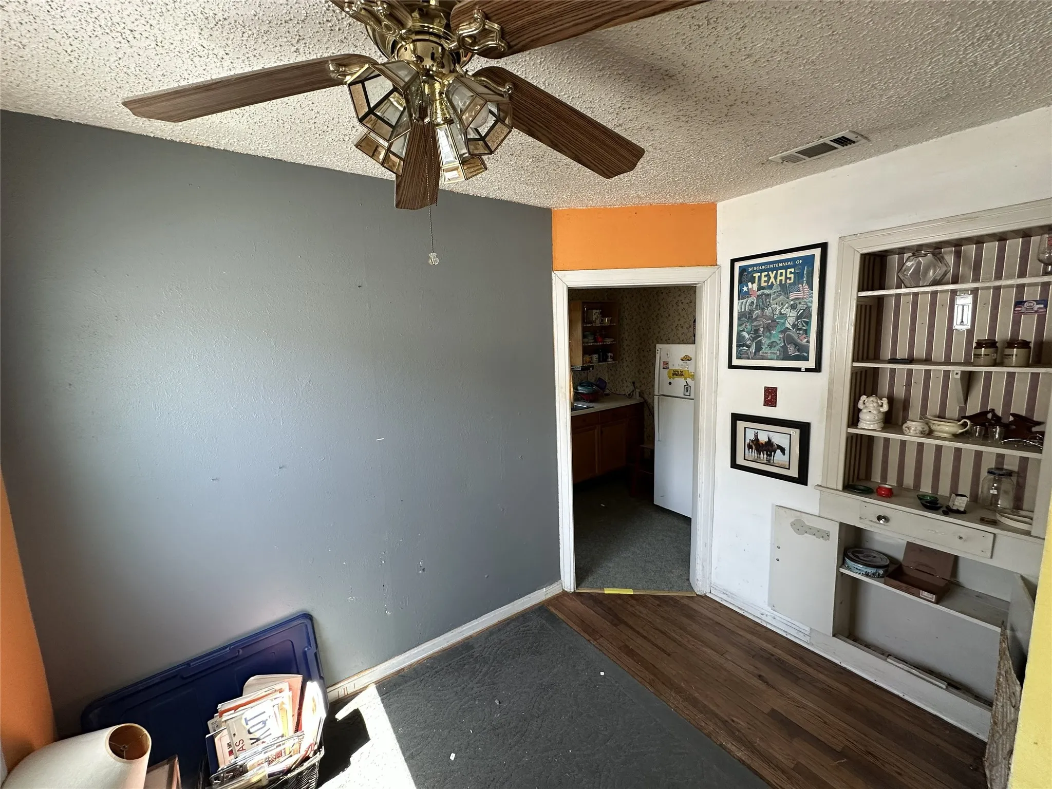Single Family Residence For Sale in Dallas County , 405 W Avenue E, Garland, Texas 75040, 2 Bedroom, 1 Bathroom, Garage spaces, 800 Sqft, built in 1950, mls#21353064, Real Estate Agent in Garland, Homes For Sale in Dallas county, Homes For Sale in Garland, Realtor in Garland Texas, Real Estate Brokerage Independent Realty Texas, Luminita Cordes Realtor