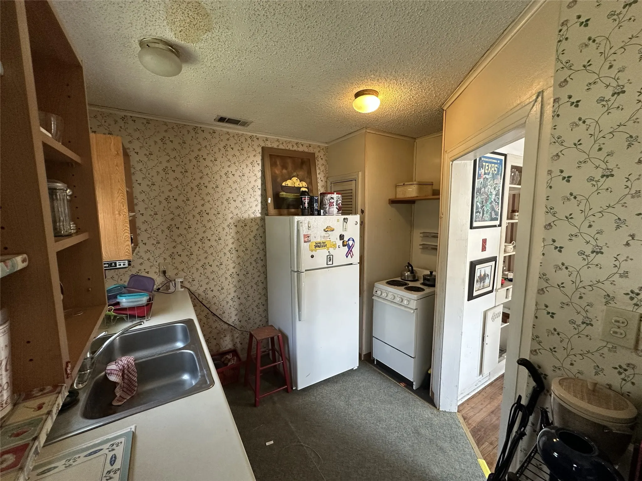 Single Family Residence For Sale in Dallas County , 405 W Avenue E, Garland, Texas 75040, 2 Bedroom, 1 Bathroom, Garage spaces, 800 Sqft, built in 1950, mls#21353064, Real Estate Agent in Garland, Homes For Sale in Dallas county, Homes For Sale in Garland, Realtor in Garland Texas, Real Estate Brokerage Independent Realty Texas, Luminita Cordes Realtor