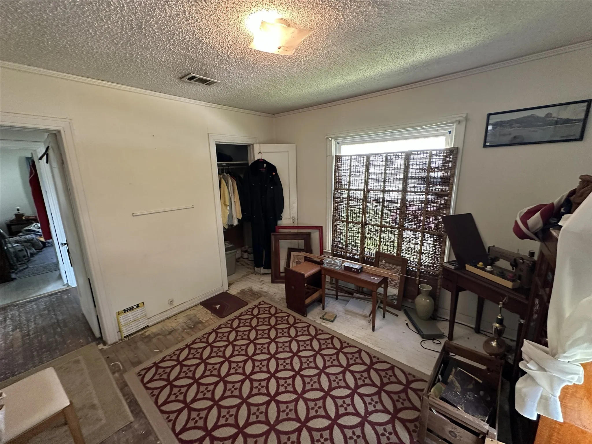 Single Family Residence For Sale in Dallas County , 405 W Avenue E, Garland, Texas 75040, 2 Bedroom, 1 Bathroom, Garage spaces, 800 Sqft, built in 1950, mls#21353064, Real Estate Agent in Garland, Homes For Sale in Dallas county, Homes For Sale in Garland, Realtor in Garland Texas, Real Estate Brokerage Independent Realty Texas, Luminita Cordes Realtor