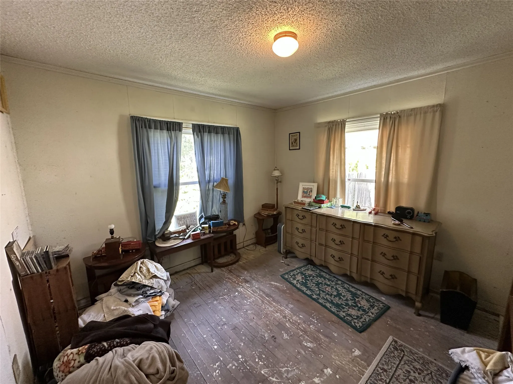 Single Family Residence For Sale in Dallas County , 405 W Avenue E, Garland, Texas 75040, 2 Bedroom, 1 Bathroom, Garage spaces, 800 Sqft, built in 1950, mls#21353064, Real Estate Agent in Garland, Homes For Sale in Dallas county, Homes For Sale in Garland, Realtor in Garland Texas, Real Estate Brokerage Independent Realty Texas, Luminita Cordes Realtor