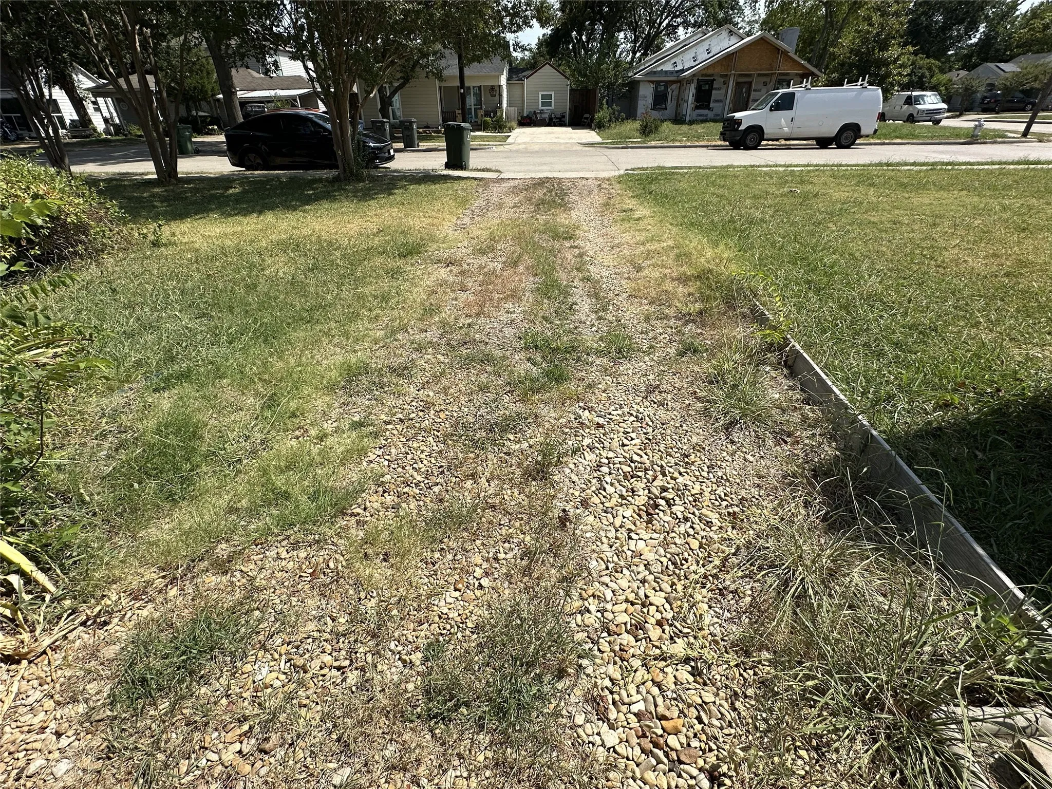 Single Family Residence For Sale in Dallas County , 405 W Avenue E, Garland, Texas 75040, 2 Bedroom, 1 Bathroom, Garage spaces, 800 Sqft, built in 1950, mls#21353064, Real Estate Agent in Garland, Homes For Sale in Dallas county, Homes For Sale in Garland, Realtor in Garland Texas, Real Estate Brokerage Independent Realty Texas, Luminita Cordes Realtor