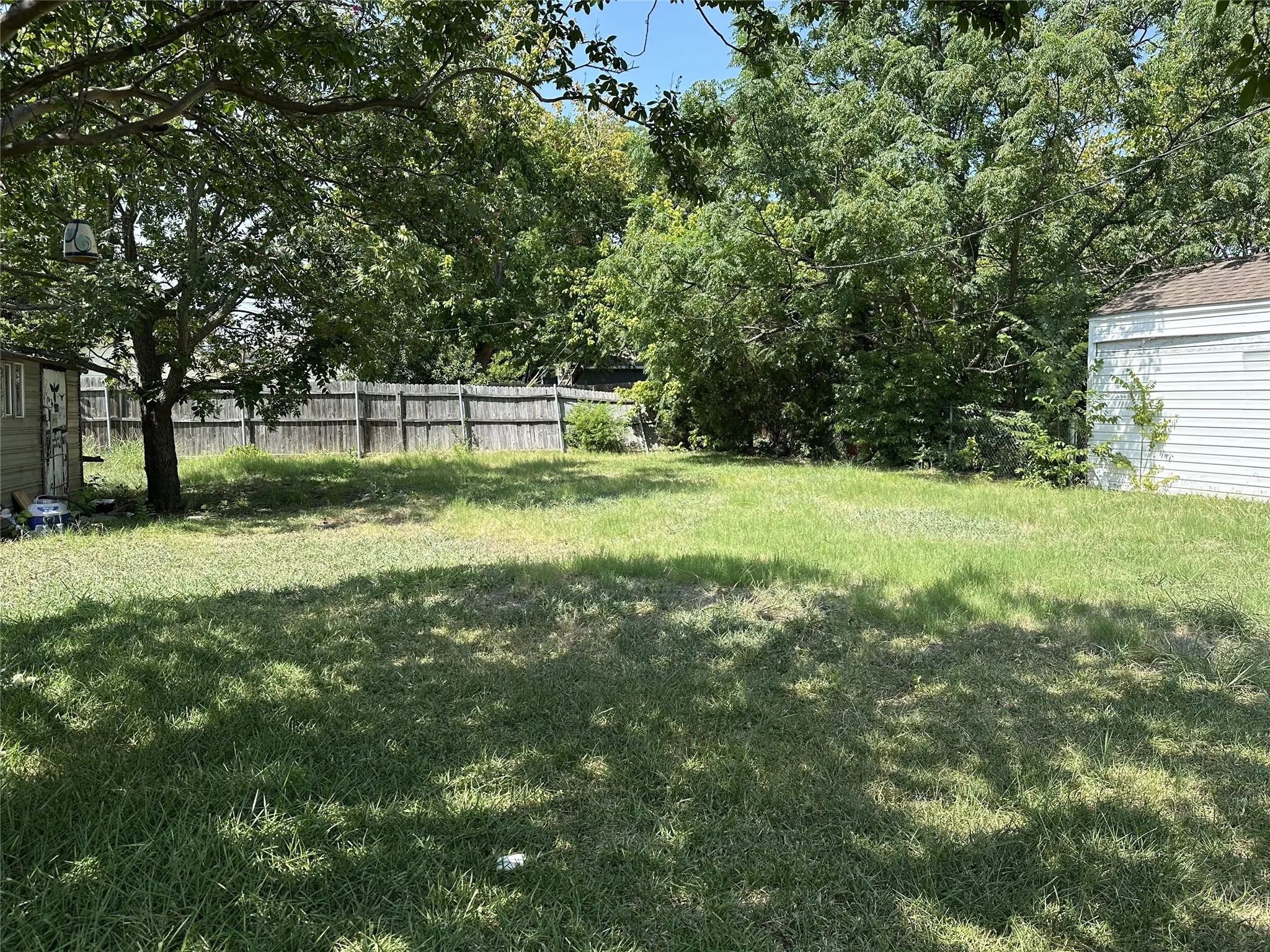 Single Family Residence For Sale in Dallas County , 405 W Avenue E, Garland, Texas 75040, 2 Bedroom, 1 Bathroom, Garage spaces, 800 Sqft, built in 1950, mls#21353064, Real Estate Agent in Garland, Homes For Sale in Dallas county, Homes For Sale in Garland, Realtor in Garland Texas, Real Estate Brokerage Independent Realty Texas, Luminita Cordes Realtor