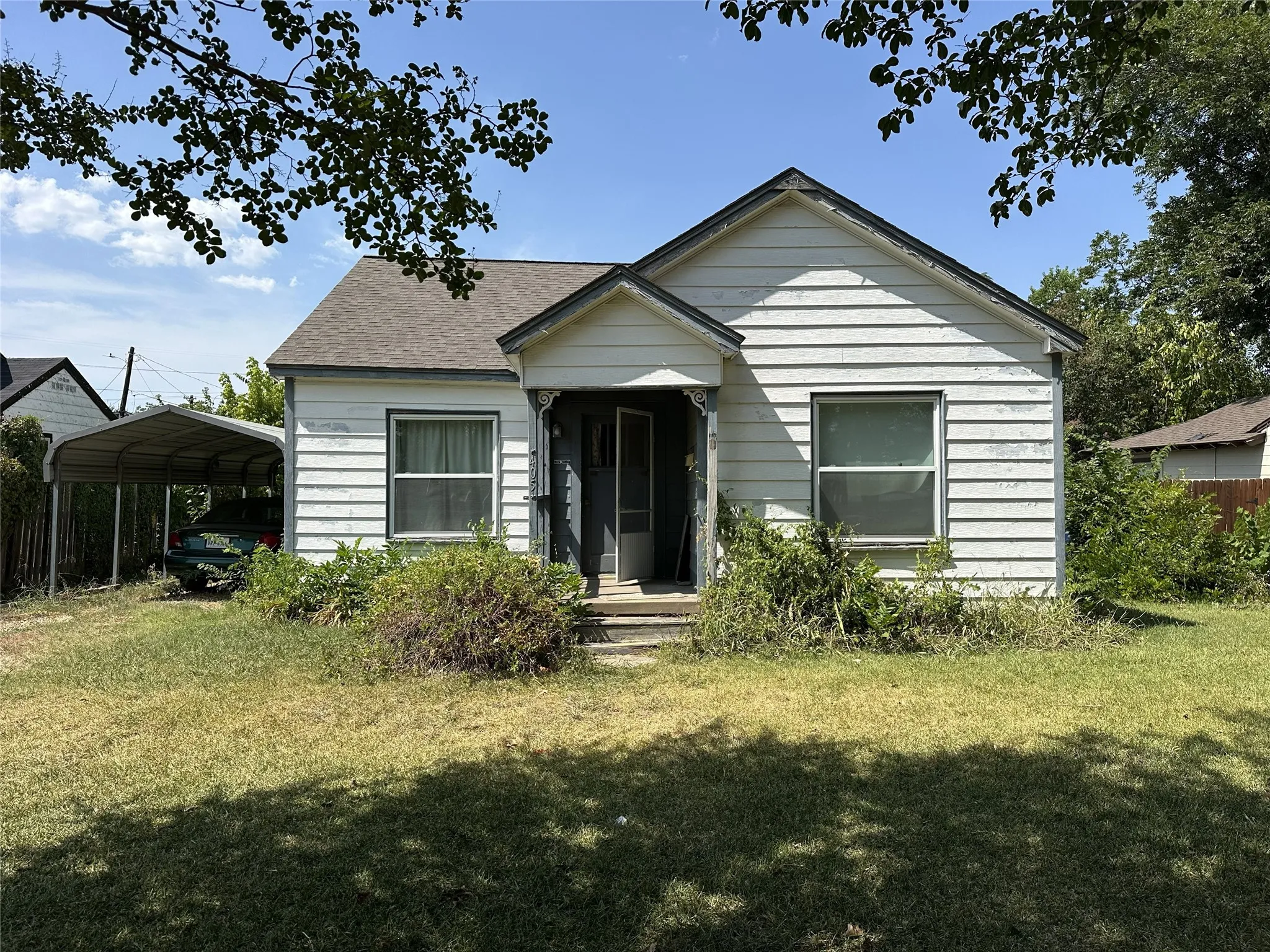 Single Family Residence For Sale in Dallas County , 405 W Avenue E, Garland, Texas 75040, 2 Bedroom, 1 Bathroom, Garage spaces, 800 Sqft, built in 1950, mls#21353064, Real Estate Agent in Garland, Homes For Sale in Dallas county, Homes For Sale in Garland, Realtor in Garland Texas, Real Estate Brokerage Independent Realty Texas, Luminita Cordes Realtor