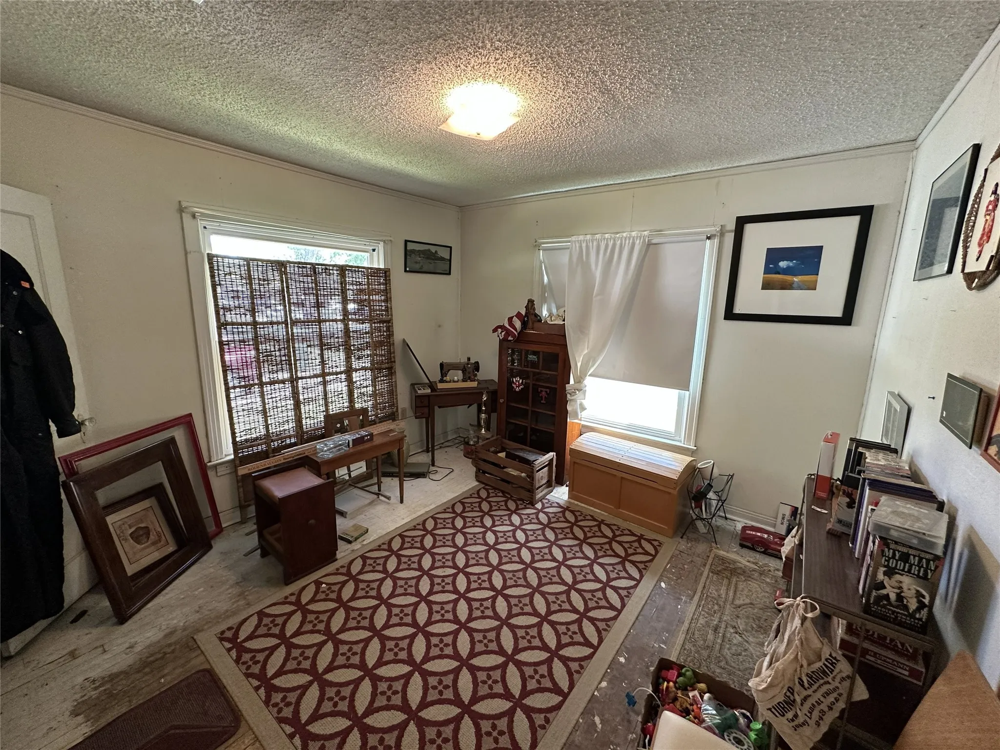 Single Family Residence For Sale in Dallas County , 405 W Avenue E, Garland, Texas 75040, 2 Bedroom, 1 Bathroom, Garage spaces, 800 Sqft, built in 1950, mls#21353064, Real Estate Agent in Garland, Homes For Sale in Dallas county, Homes For Sale in Garland, Realtor in Garland Texas, Real Estate Brokerage Independent Realty Texas, Luminita Cordes Realtor