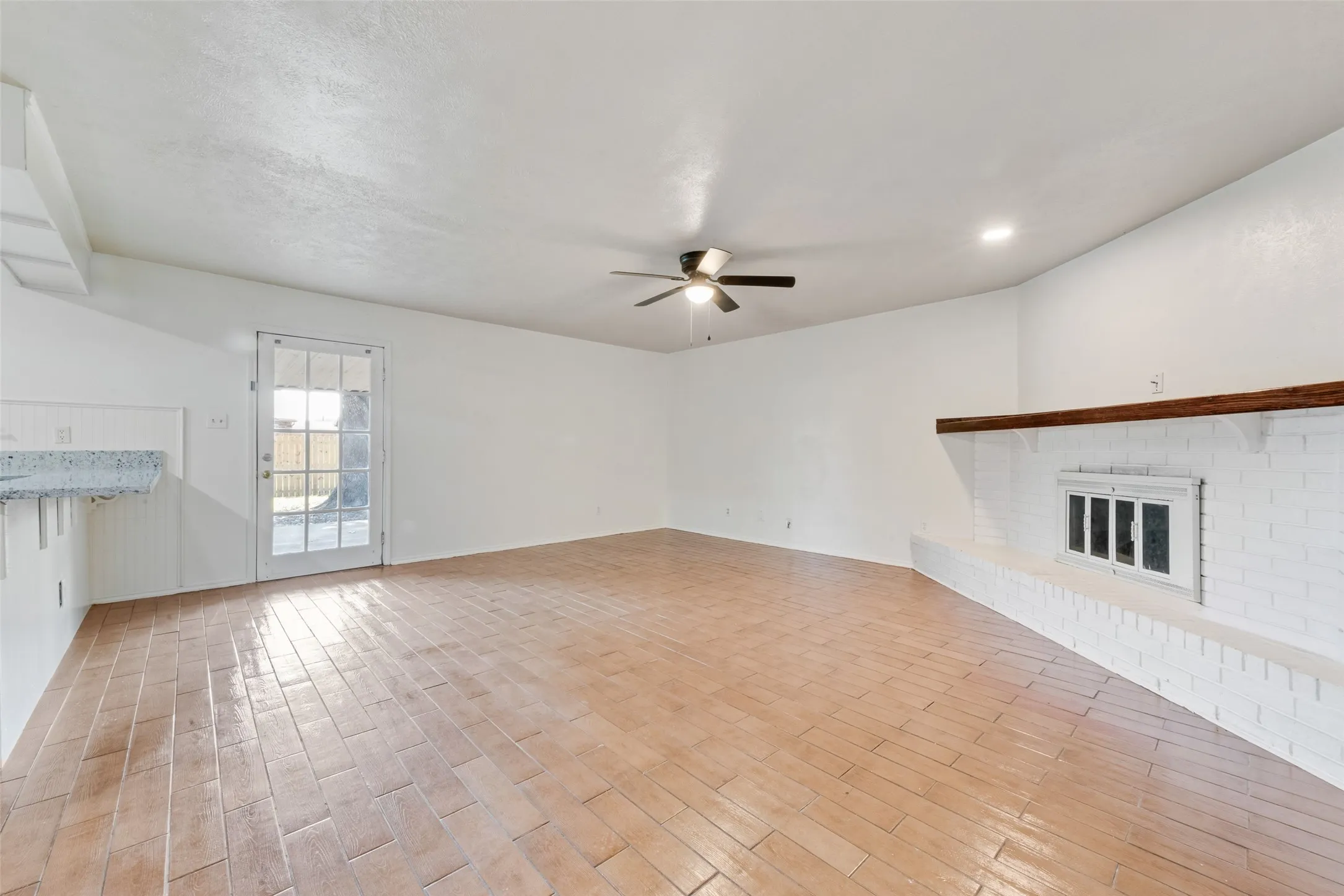 Single Family Residence For Sale in Kaufman County , 515 Forestwood Drive, Forney, Texas 75126, 3 Bedroom, 2 Bathroom, 2 Garage spaces, 1,471 Sqft, built in 1979, mls#21350338, Real Estate Agent in Forney, Homes For Sale in Kaufman county, Homes For Sale in Forney, Realtor in Forney Texas, Real Estate Brokerage Independent Realty Texas, Luminita Cordes Realtor