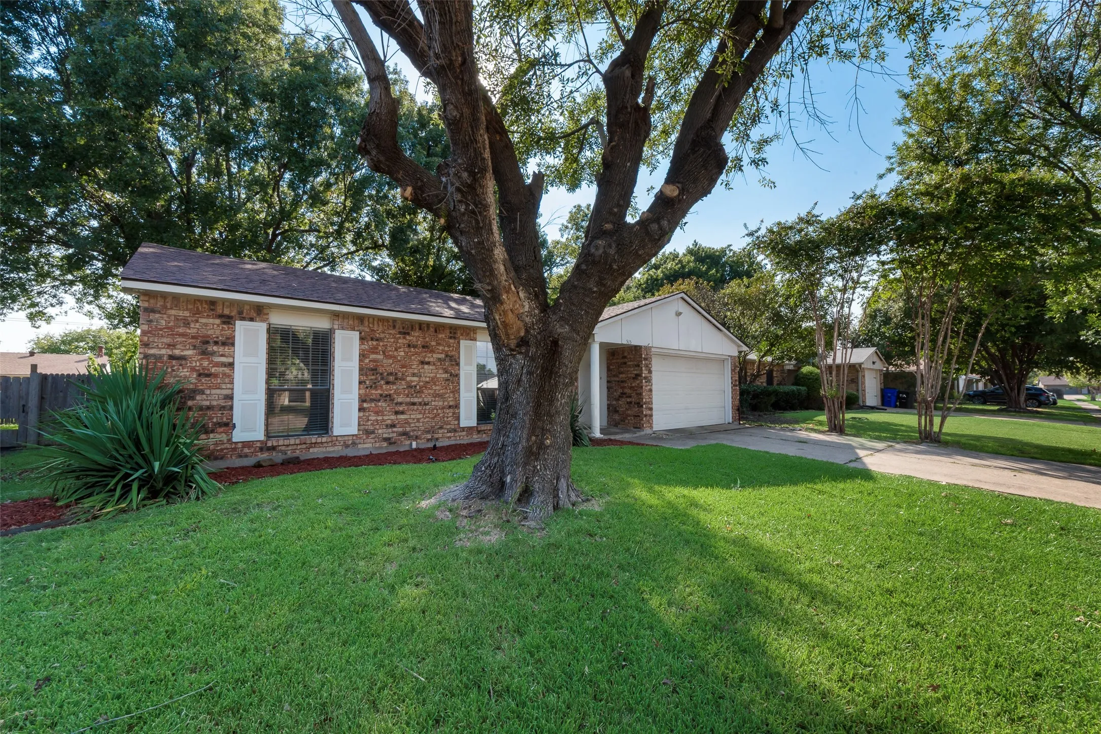 Single Family Residence For Sale in Kaufman County , 515 Forestwood Drive, Forney, Texas 75126, 3 Bedroom, 2 Bathroom, 2 Garage spaces, 1,471 Sqft, built in 1979, mls#21350338, Real Estate Agent in Forney, Homes For Sale in Kaufman county, Homes For Sale in Forney, Realtor in Forney Texas, Real Estate Brokerage Independent Realty Texas, Luminita Cordes Realtor