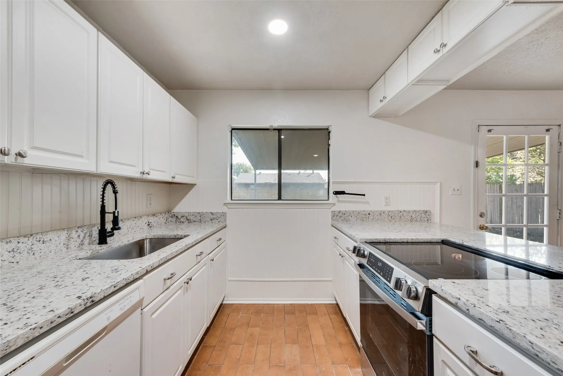 Single Family Residence For Sale in Kaufman County , 515 Forestwood Drive, Forney, Texas 75126, 3 Bedroom, 2 Bathroom, 2 Garage spaces, 1,471 Sqft, built in 1979, mls#21350338, Real Estate Agent in Forney, Homes For Sale in Kaufman county, Homes For Sale in Forney, Realtor in Forney Texas, Real Estate Brokerage Independent Realty Texas, Luminita Cordes Realtor