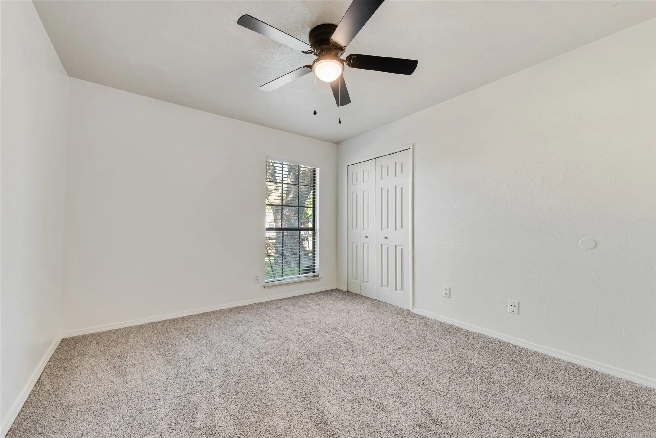 Single Family Residence For Sale in Kaufman County , 515 Forestwood Drive, Forney, Texas 75126, 3 Bedroom, 2 Bathroom, 2 Garage spaces, 1,471 Sqft, built in 1979, mls#21350338, Real Estate Agent in Forney, Homes For Sale in Kaufman county, Homes For Sale in Forney, Realtor in Forney Texas, Real Estate Brokerage Independent Realty Texas, Luminita Cordes Realtor