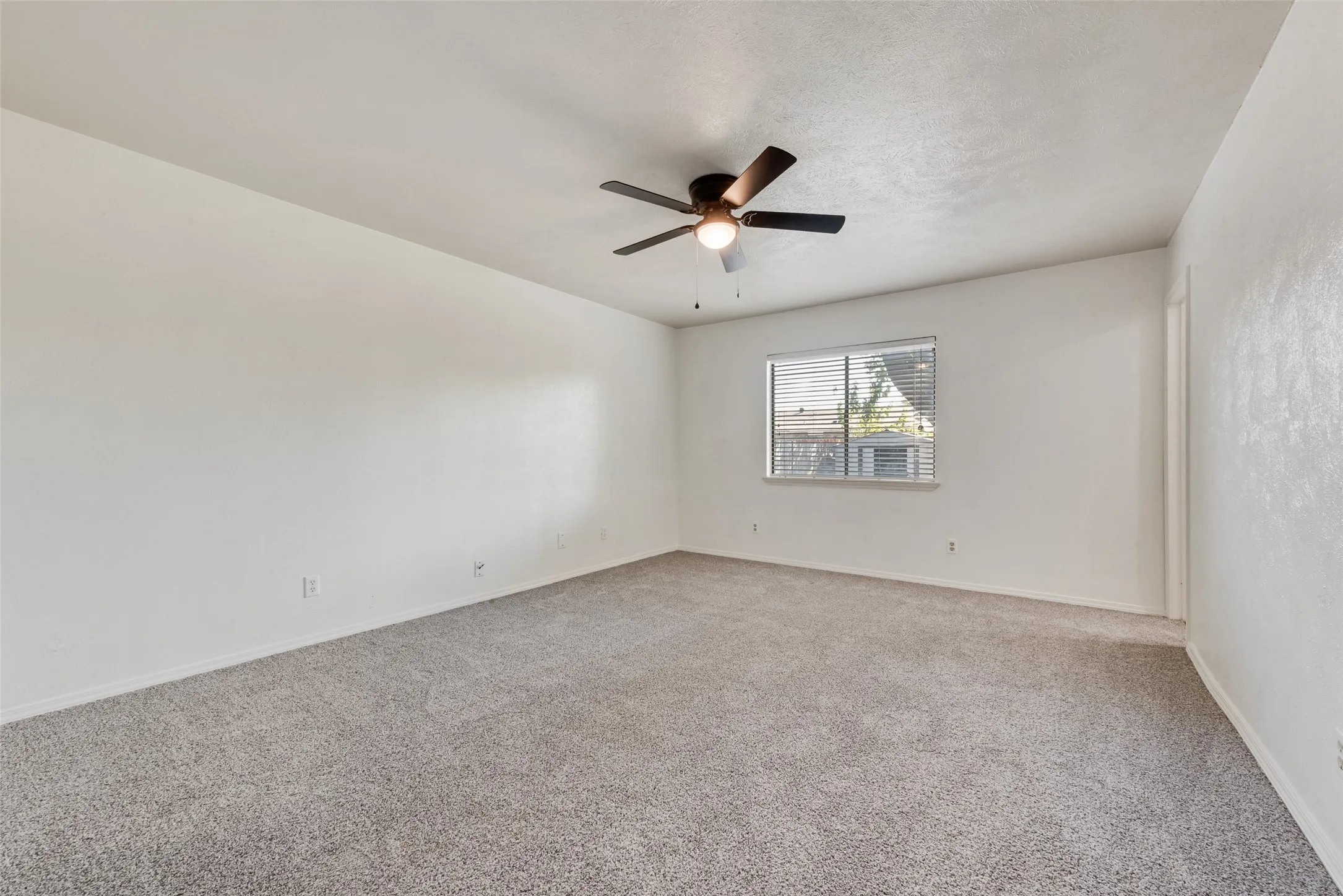 Single Family Residence For Sale in Kaufman County , 515 Forestwood Drive, Forney, Texas 75126, 3 Bedroom, 2 Bathroom, 2 Garage spaces, 1,471 Sqft, built in 1979, mls#21350338, Real Estate Agent in Forney, Homes For Sale in Kaufman county, Homes For Sale in Forney, Realtor in Forney Texas, Real Estate Brokerage Independent Realty Texas, Luminita Cordes Realtor