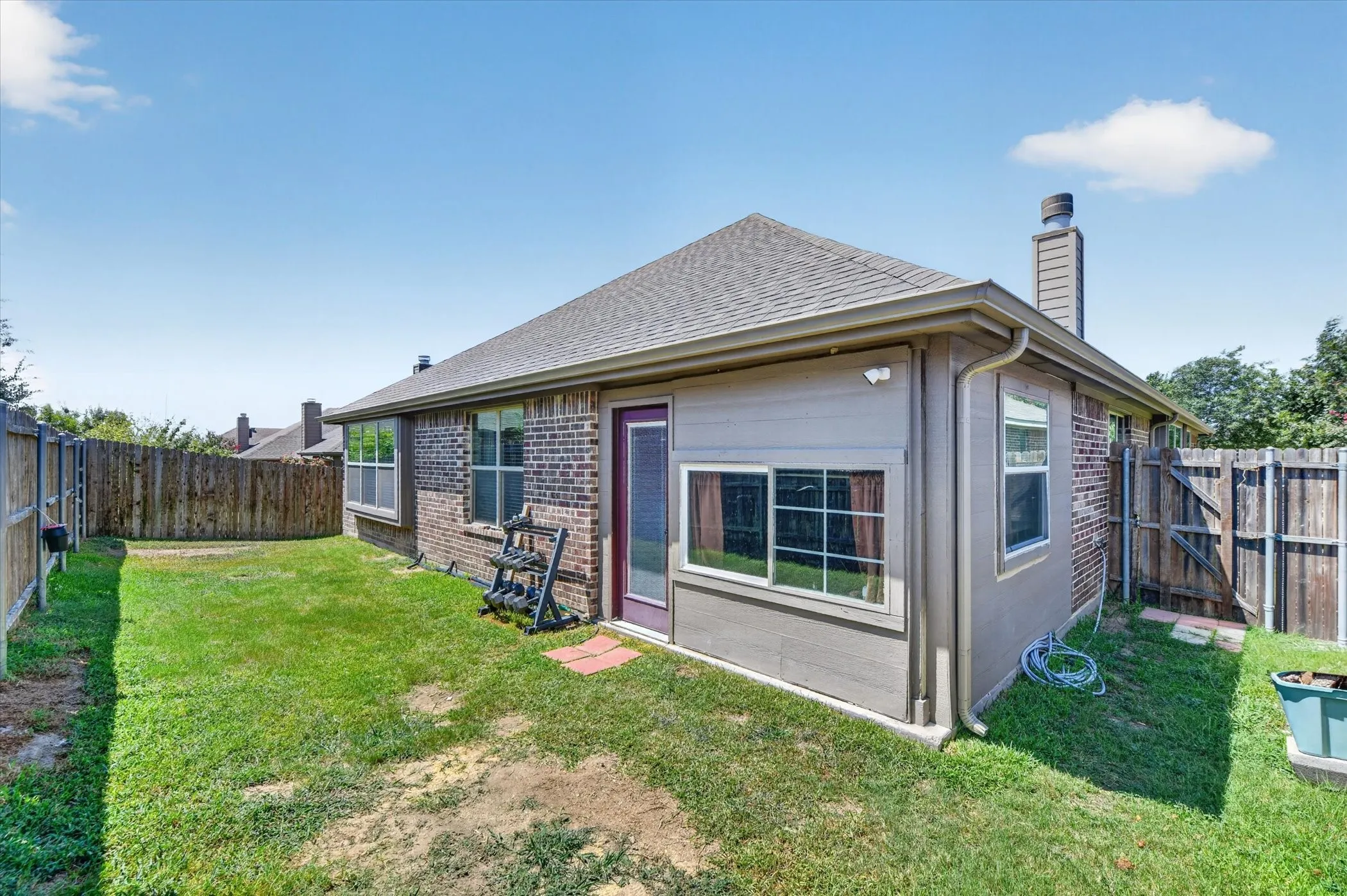 Single Family Residence For Sale in Ellis County , 220 Carson Drive, Waxahachie, Texas 75167, 3 Bedroom, 2 Bathroom, 2 Garage spaces, 2,103 Sqft, built in 2016, mls#21353060, Real Estate Agent in Waxahachie, Homes For Sale in Ellis county, Homes For Sale in Waxahachie, Realtor in Waxahachie Texas, Real Estate Brokerage Independent Realty Texas, Luminita Cordes Realtor