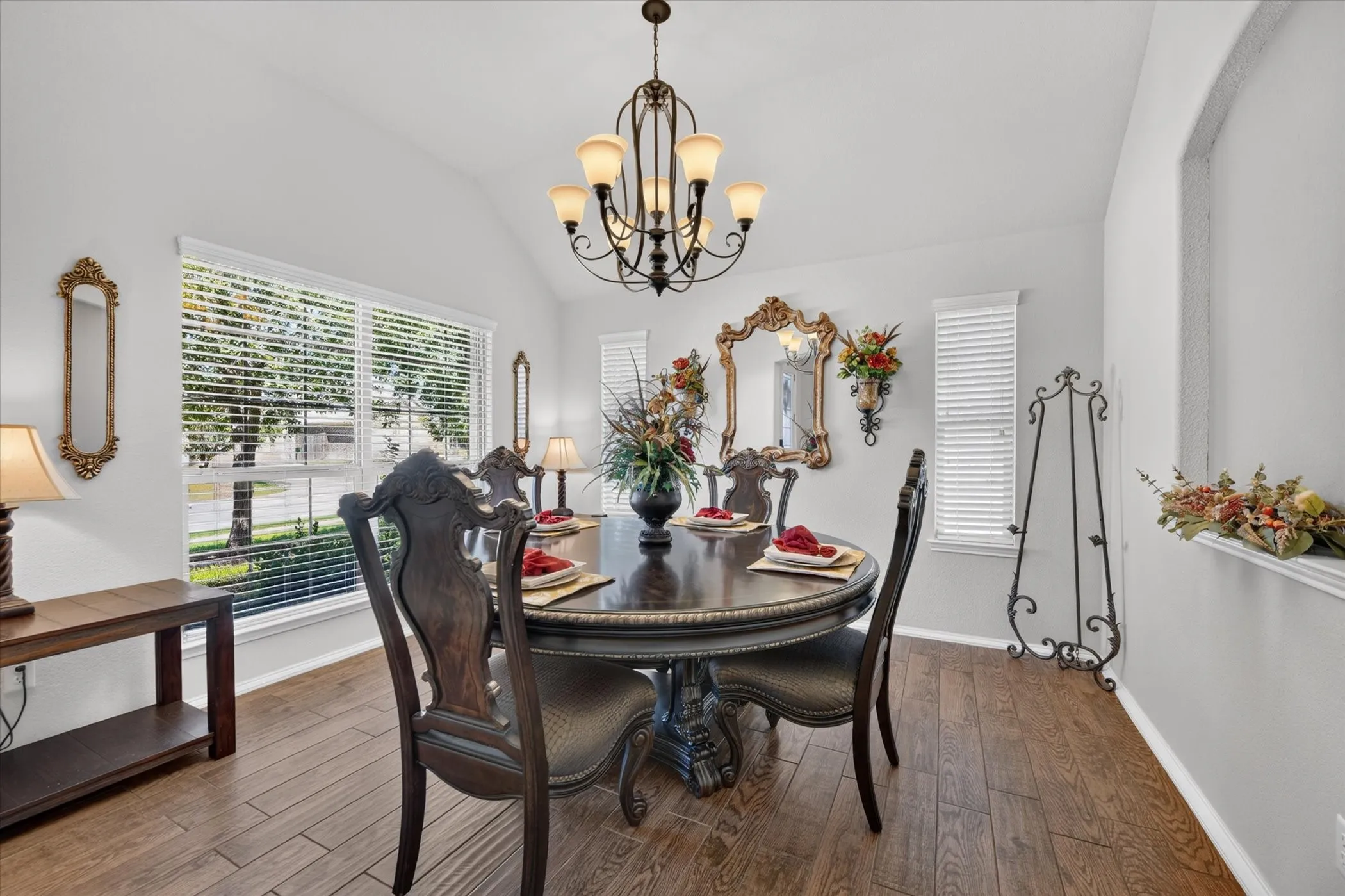 Single Family Residence For Sale in Ellis County , 220 Carson Drive, Waxahachie, Texas 75167, 3 Bedroom, 2 Bathroom, 2 Garage spaces, 2,103 Sqft, built in 2016, mls#21353060, Real Estate Agent in Waxahachie, Homes For Sale in Ellis county, Homes For Sale in Waxahachie, Realtor in Waxahachie Texas, Real Estate Brokerage Independent Realty Texas, Luminita Cordes Realtor