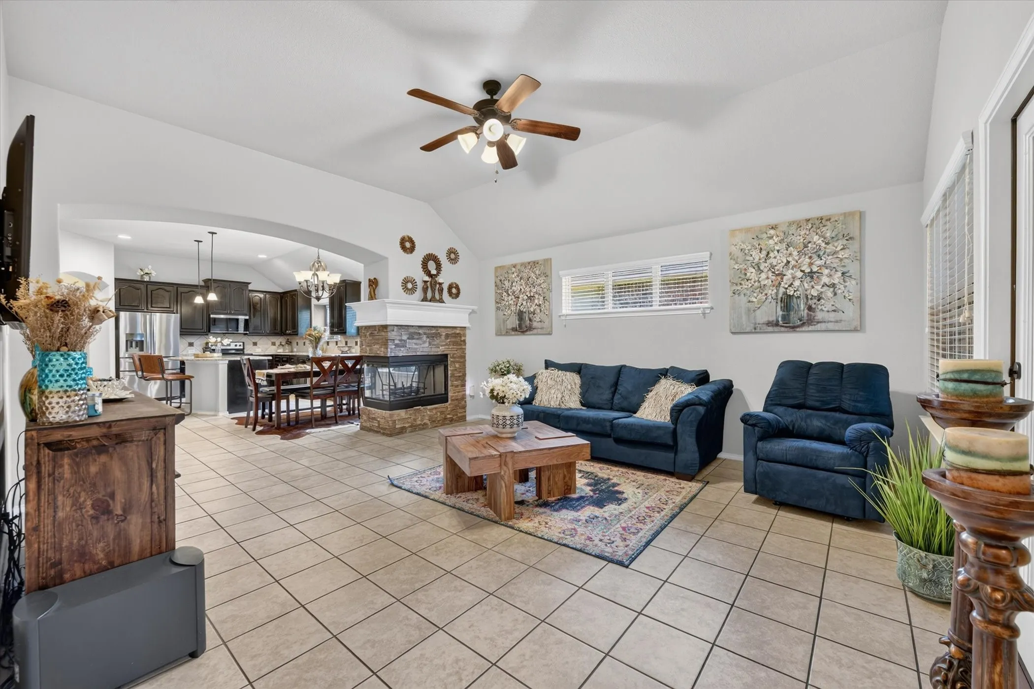 Single Family Residence For Sale in Ellis County , 220 Carson Drive, Waxahachie, Texas 75167, 3 Bedroom, 2 Bathroom, 2 Garage spaces, 2,103 Sqft, built in 2016, mls#21353060, Real Estate Agent in Waxahachie, Homes For Sale in Ellis county, Homes For Sale in Waxahachie, Realtor in Waxahachie Texas, Real Estate Brokerage Independent Realty Texas, Luminita Cordes Realtor