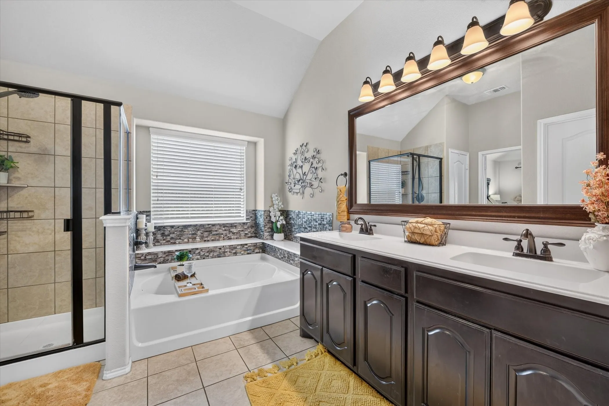 Single Family Residence For Sale in Ellis County , 220 Carson Drive, Waxahachie, Texas 75167, 3 Bedroom, 2 Bathroom, 2 Garage spaces, 2,103 Sqft, built in 2016, mls#21353060, Real Estate Agent in Waxahachie, Homes For Sale in Ellis county, Homes For Sale in Waxahachie, Realtor in Waxahachie Texas, Real Estate Brokerage Independent Realty Texas, Luminita Cordes Realtor