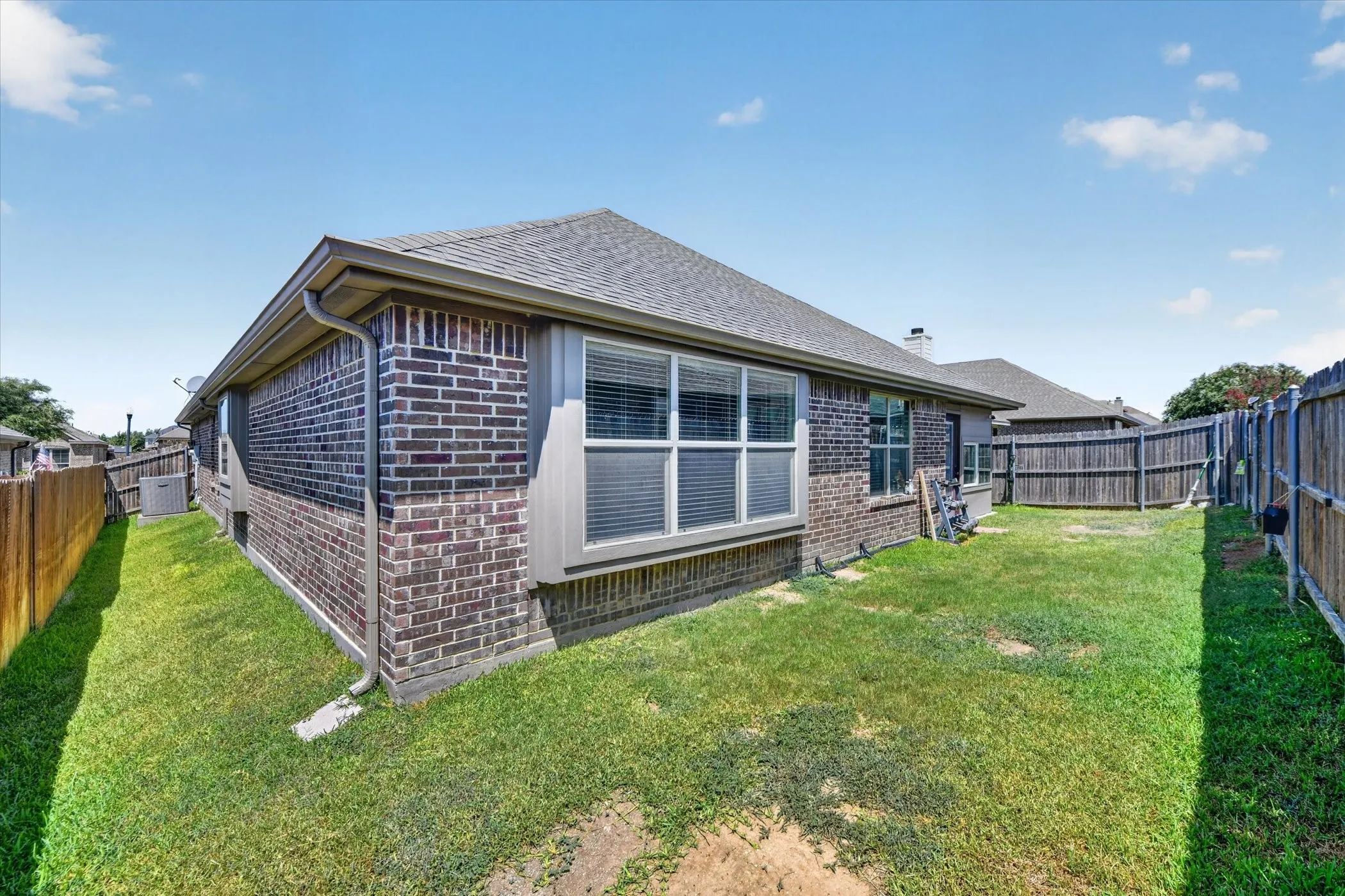 Single Family Residence For Sale in Ellis County , 220 Carson Drive, Waxahachie, Texas 75167, 3 Bedroom, 2 Bathroom, 2 Garage spaces, 2,103 Sqft, built in 2016, mls#21353060, Real Estate Agent in Waxahachie, Homes For Sale in Ellis county, Homes For Sale in Waxahachie, Realtor in Waxahachie Texas, Real Estate Brokerage Independent Realty Texas, Luminita Cordes Realtor