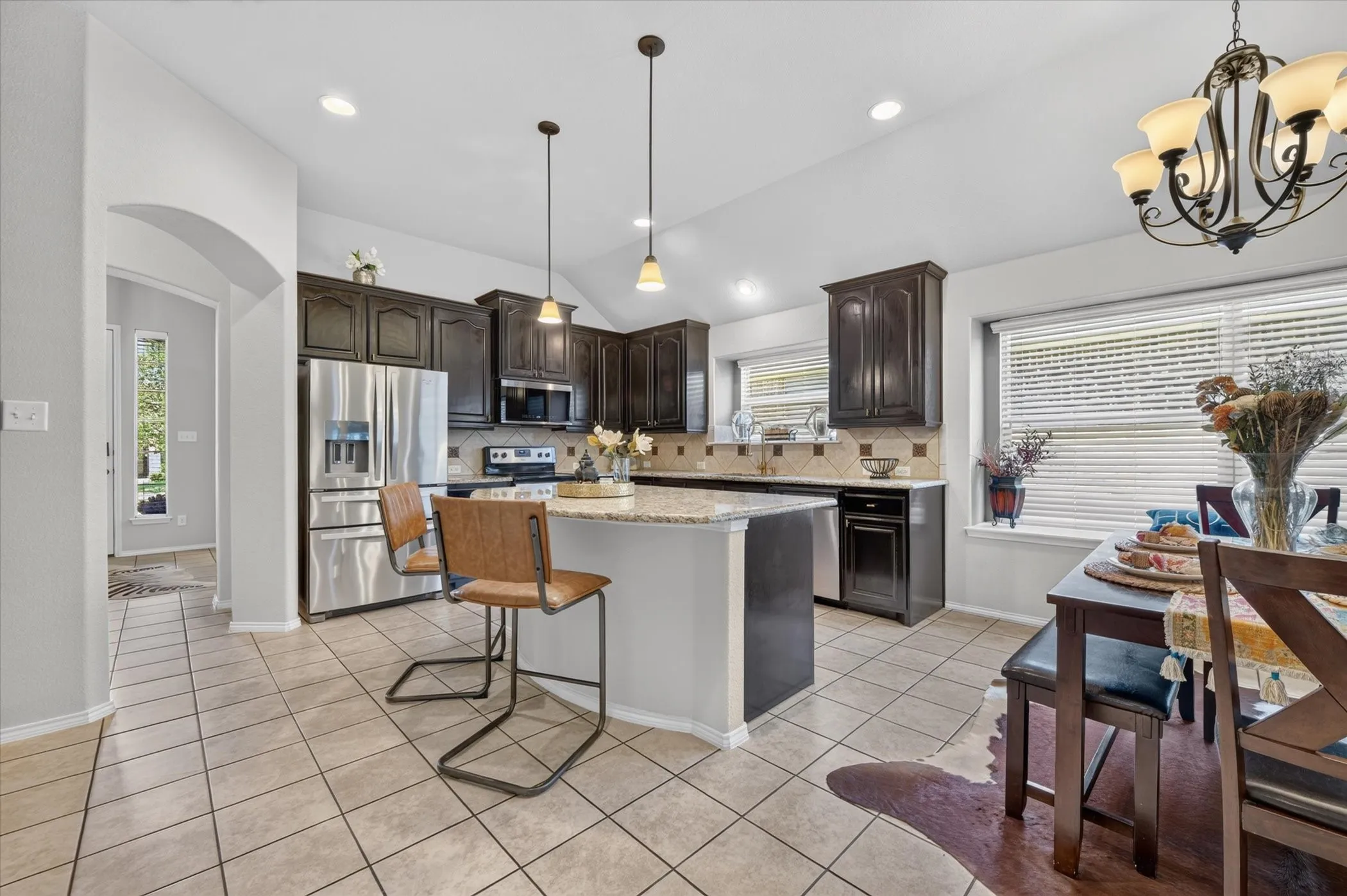 Single Family Residence For Sale in Ellis County , 220 Carson Drive, Waxahachie, Texas 75167, 3 Bedroom, 2 Bathroom, 2 Garage spaces, 2,103 Sqft, built in 2016, mls#21353060, Real Estate Agent in Waxahachie, Homes For Sale in Ellis county, Homes For Sale in Waxahachie, Realtor in Waxahachie Texas, Real Estate Brokerage Independent Realty Texas, Luminita Cordes Realtor