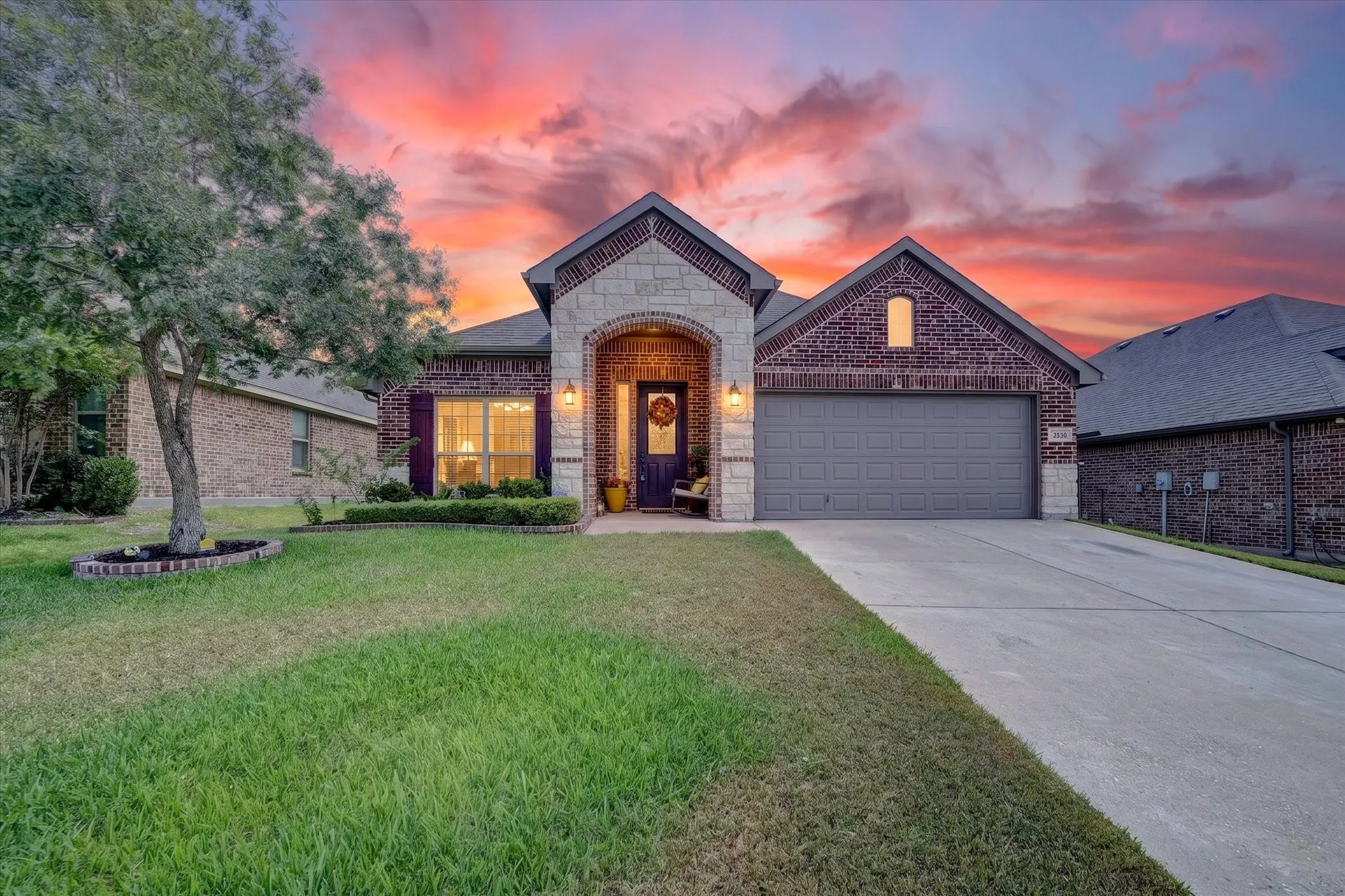 Single Family Residence For Sale in Ellis County , 220 Carson Drive, Waxahachie, Texas 75167, 3 Bedroom, 2 Bathroom, 2 Garage spaces, 2,103 Sqft, built in 2016, mls#21353060, Real Estate Agent in Waxahachie, Homes For Sale in Ellis county, Homes For Sale in Waxahachie, Realtor in Waxahachie Texas, Real Estate Brokerage Independent Realty Texas, Luminita Cordes Realtor