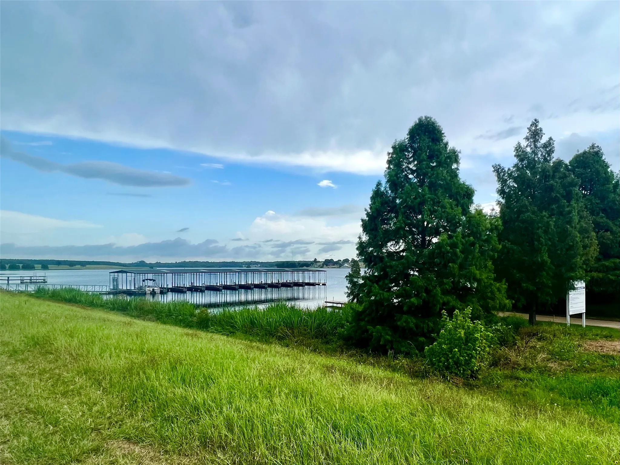 Unimproved Land For Sale in Henderson County , 309 Grand View Drive, Athens, Texas 75752, 0, 0, Garage spaces, 0 Sqft, built in 0, Price $195,000, mls#21353302, Real Estate Agent in Athens, Homes For Sale in Henderson county, Homes For Sale in Athens, Realtor in Athens Texas, Real Estate Brokerage Independent Realty Texas, Luminita Cordes Realtor