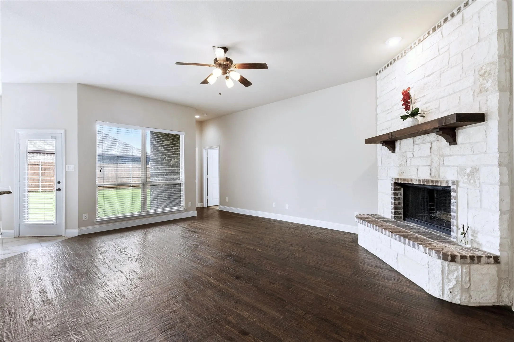 Single Family Residence For Sale in Collin County , 3306 Robin Trail, Melissa, Texas 75454, 3 Bedroom, 2 Bathroom, 2 Garage spaces, 1,843 Sqft, built in 2016, mls#21353425, Real Estate Agent in Melissa, Homes For Sale in Collin county, Homes For Sale in Melissa, Realtor in Melissa Texas, Real Estate Brokerage Independent Realty Texas, Luminita Cordes Realtor