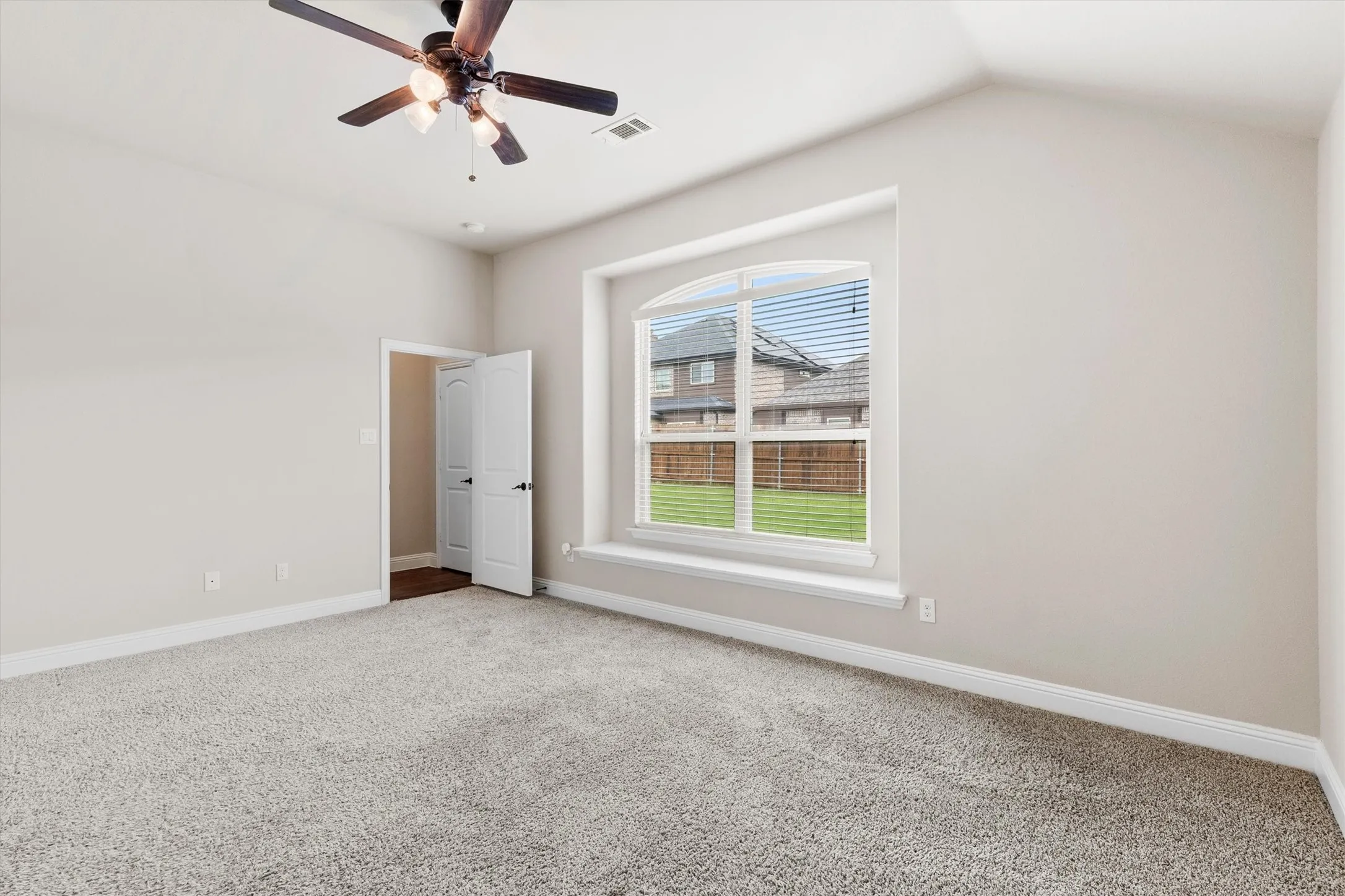 Single Family Residence For Sale in Collin County , 3306 Robin Trail, Melissa, Texas 75454, 3 Bedroom, 2 Bathroom, 2 Garage spaces, 1,843 Sqft, built in 2016, mls#21353425, Real Estate Agent in Melissa, Homes For Sale in Collin county, Homes For Sale in Melissa, Realtor in Melissa Texas, Real Estate Brokerage Independent Realty Texas, Luminita Cordes Realtor