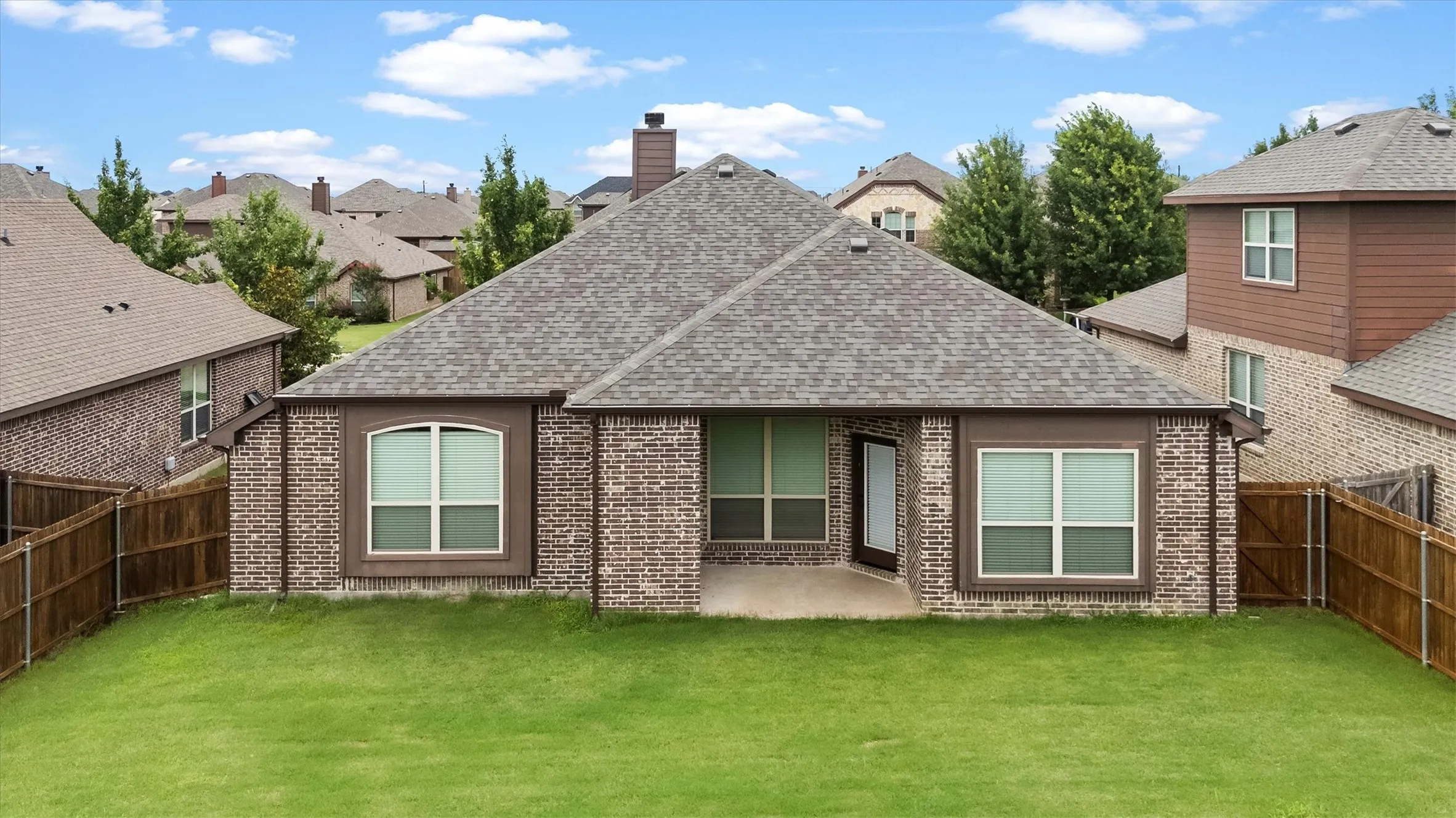 Single Family Residence For Sale in Collin County , 3306 Robin Trail, Melissa, Texas 75454, 3 Bedroom, 2 Bathroom, 2 Garage spaces, 1,843 Sqft, built in 2016, mls#21353425, Real Estate Agent in Melissa, Homes For Sale in Collin county, Homes For Sale in Melissa, Realtor in Melissa Texas, Real Estate Brokerage Independent Realty Texas, Luminita Cordes Realtor