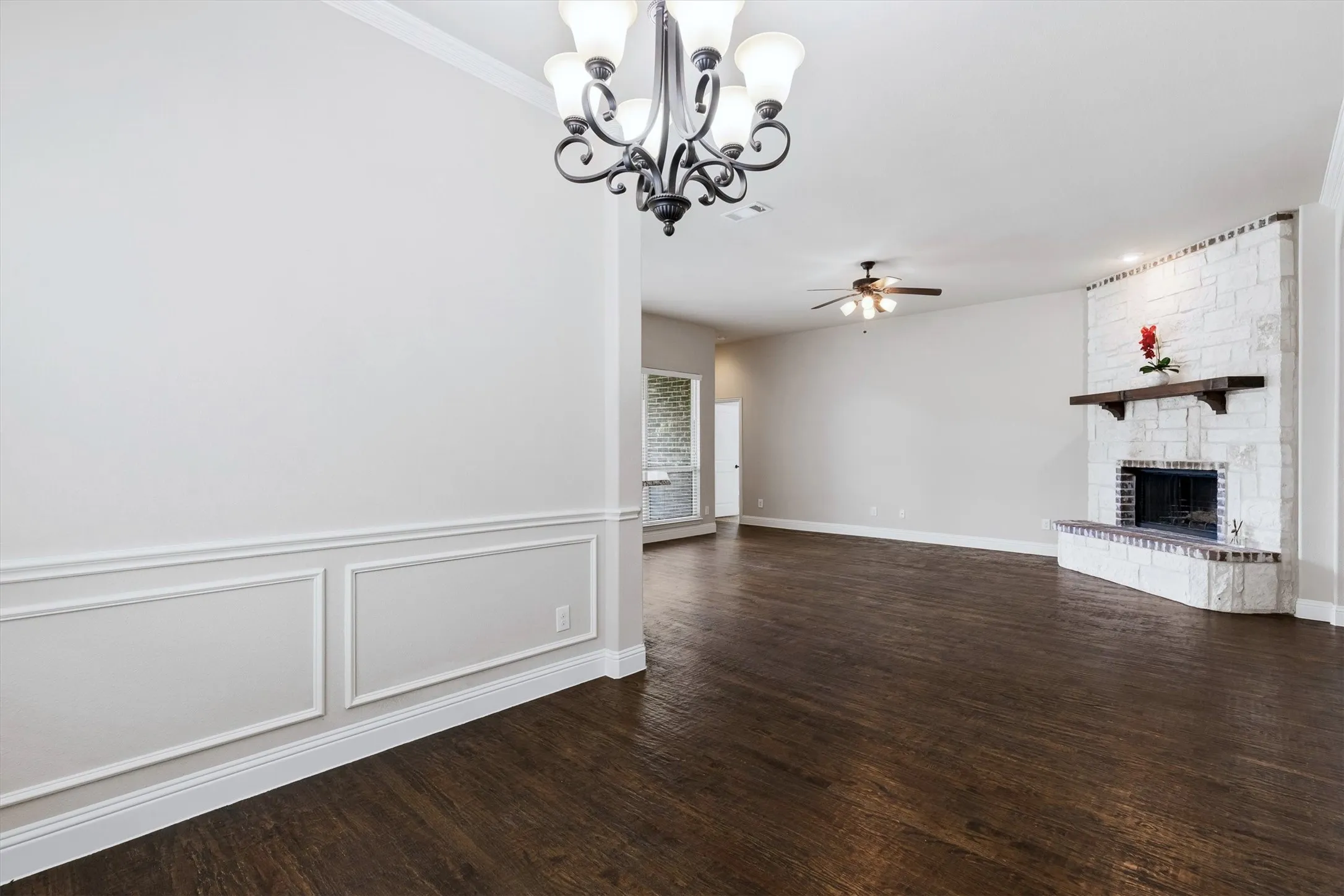 Single Family Residence For Sale in Collin County , 3306 Robin Trail, Melissa, Texas 75454, 3 Bedroom, 2 Bathroom, 2 Garage spaces, 1,843 Sqft, built in 2016, mls#21353425, Real Estate Agent in Melissa, Homes For Sale in Collin county, Homes For Sale in Melissa, Realtor in Melissa Texas, Real Estate Brokerage Independent Realty Texas, Luminita Cordes Realtor