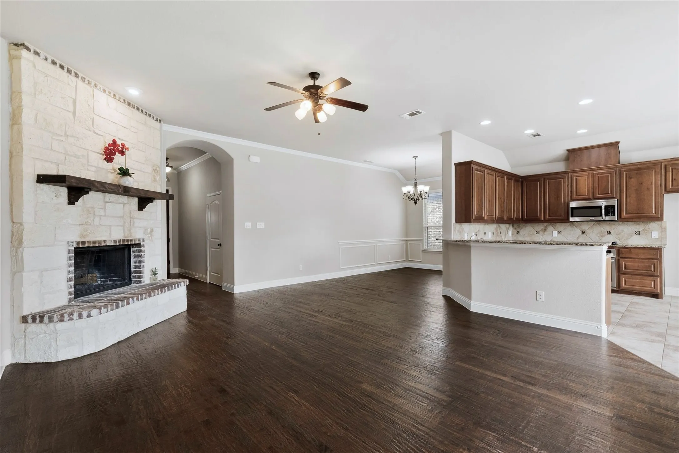 Single Family Residence For Sale in Collin County , 3306 Robin Trail, Melissa, Texas 75454, 3 Bedroom, 2 Bathroom, 2 Garage spaces, 1,843 Sqft, built in 2016, mls#21353425, Real Estate Agent in Melissa, Homes For Sale in Collin county, Homes For Sale in Melissa, Realtor in Melissa Texas, Real Estate Brokerage Independent Realty Texas, Luminita Cordes Realtor