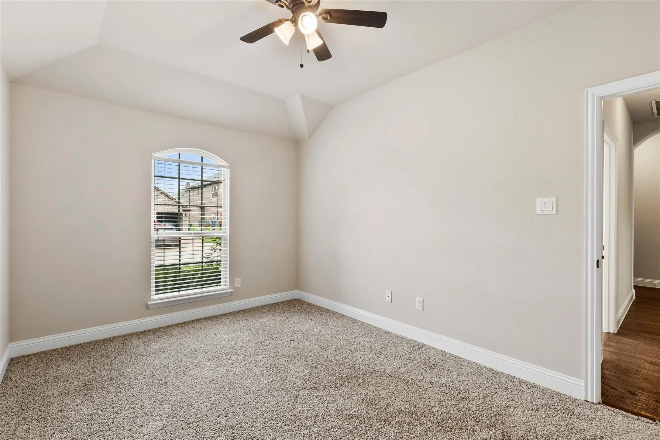 Single Family Residence For Sale in Collin County , 3306 Robin Trail, Melissa, Texas 75454, 3 Bedroom, 2 Bathroom, 2 Garage spaces, 1,843 Sqft, built in 2016, mls#21353425, Real Estate Agent in Melissa, Homes For Sale in Collin county, Homes For Sale in Melissa, Realtor in Melissa Texas, Real Estate Brokerage Independent Realty Texas, Luminita Cordes Realtor