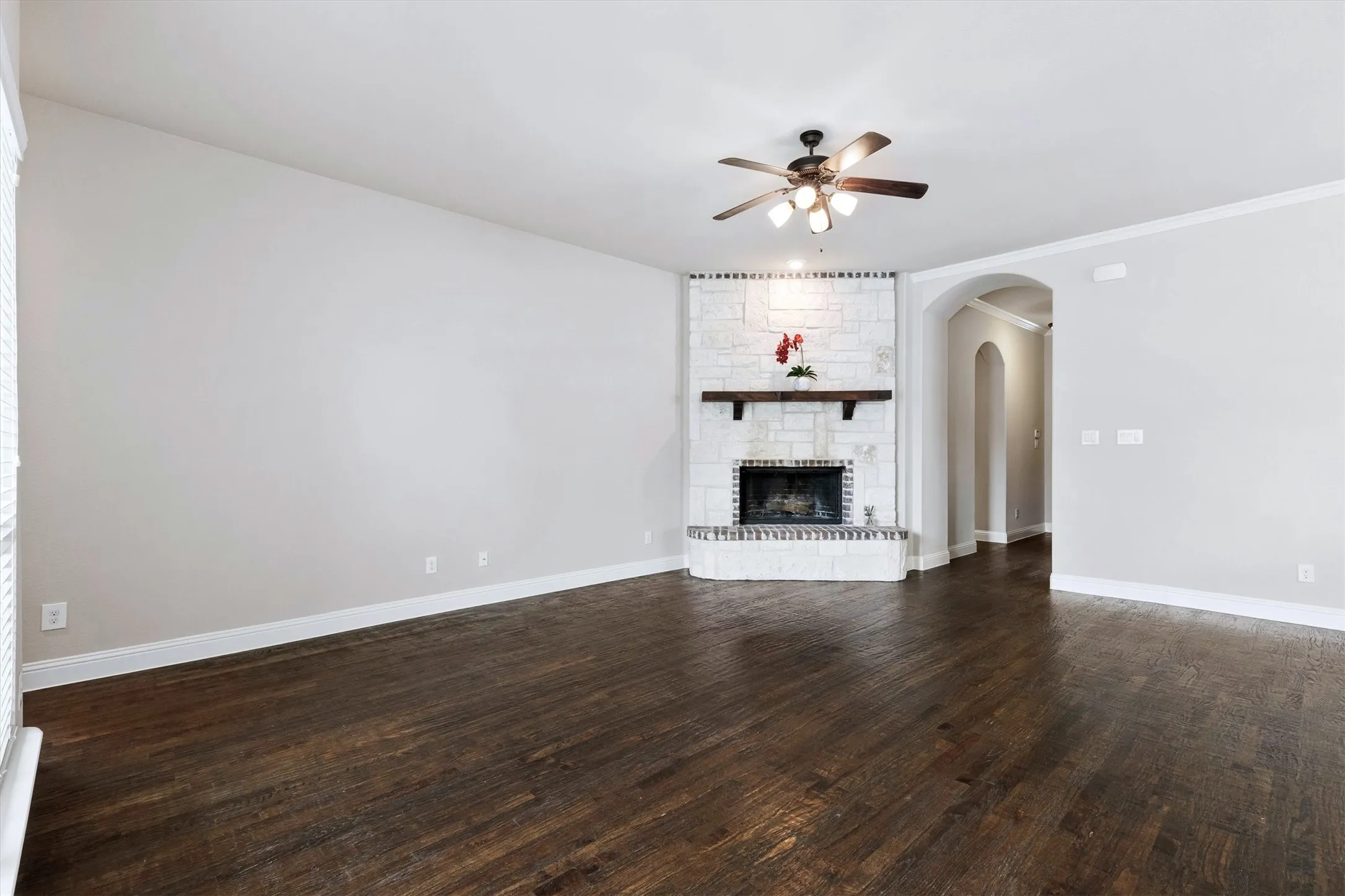 Single Family Residence For Sale in Collin County , 3306 Robin Trail, Melissa, Texas 75454, 3 Bedroom, 2 Bathroom, 2 Garage spaces, 1,843 Sqft, built in 2016, mls#21353425, Real Estate Agent in Melissa, Homes For Sale in Collin county, Homes For Sale in Melissa, Realtor in Melissa Texas, Real Estate Brokerage Independent Realty Texas, Luminita Cordes Realtor