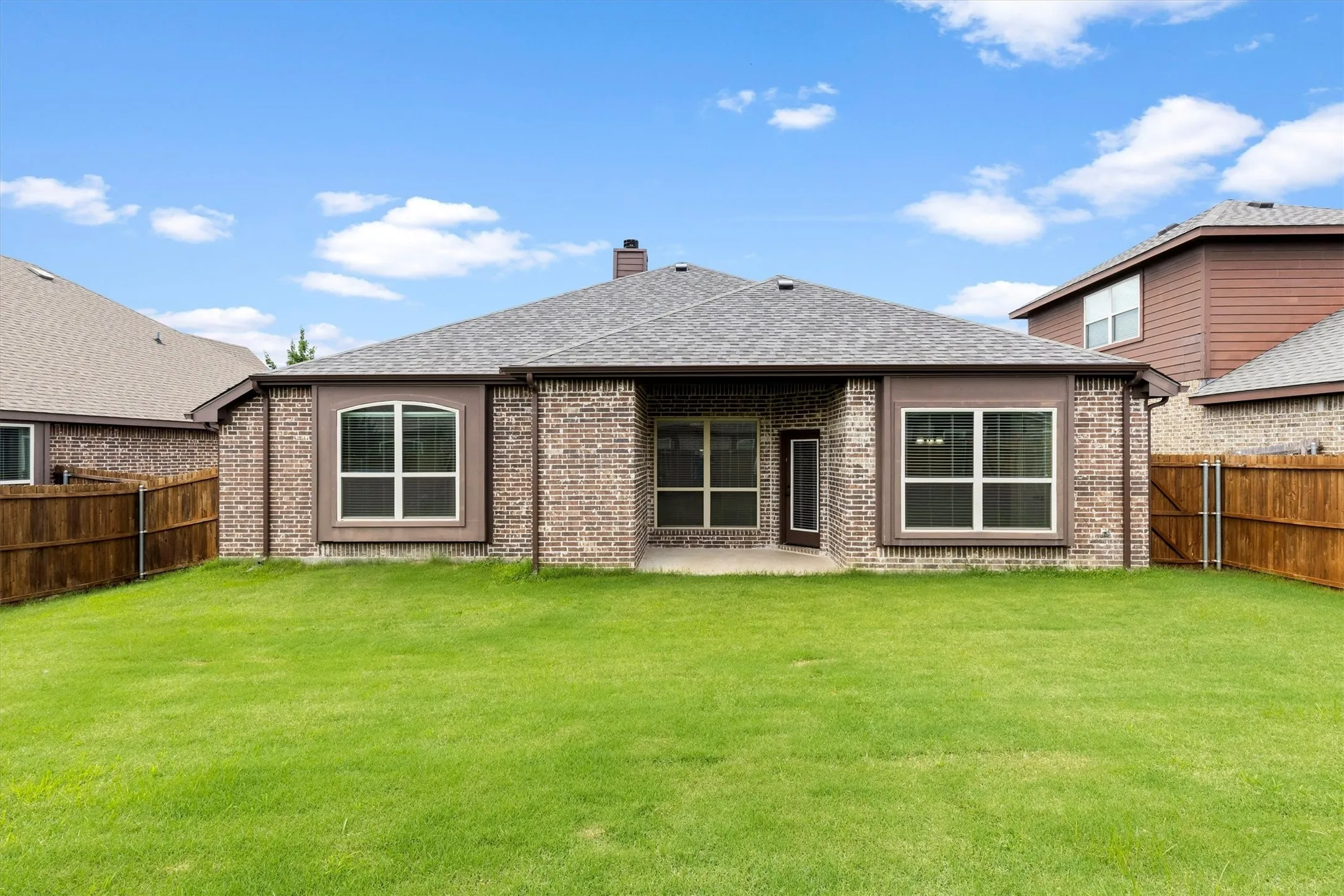Single Family Residence For Sale in Collin County , 3306 Robin Trail, Melissa, Texas 75454, 3 Bedroom, 2 Bathroom, 2 Garage spaces, 1,843 Sqft, built in 2016, mls#21353425, Real Estate Agent in Melissa, Homes For Sale in Collin county, Homes For Sale in Melissa, Realtor in Melissa Texas, Real Estate Brokerage Independent Realty Texas, Luminita Cordes Realtor