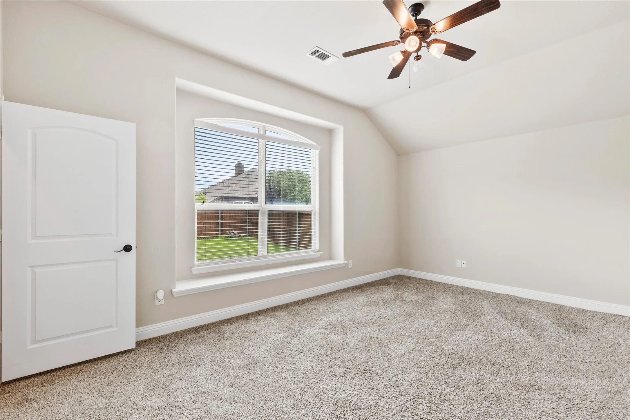 Single Family Residence For Sale in Collin County , 3306 Robin Trail, Melissa, Texas 75454, 3 Bedroom, 2 Bathroom, 2 Garage spaces, 1,843 Sqft, built in 2016, mls#21353425, Real Estate Agent in Melissa, Homes For Sale in Collin county, Homes For Sale in Melissa, Realtor in Melissa Texas, Real Estate Brokerage Independent Realty Texas, Luminita Cordes Realtor