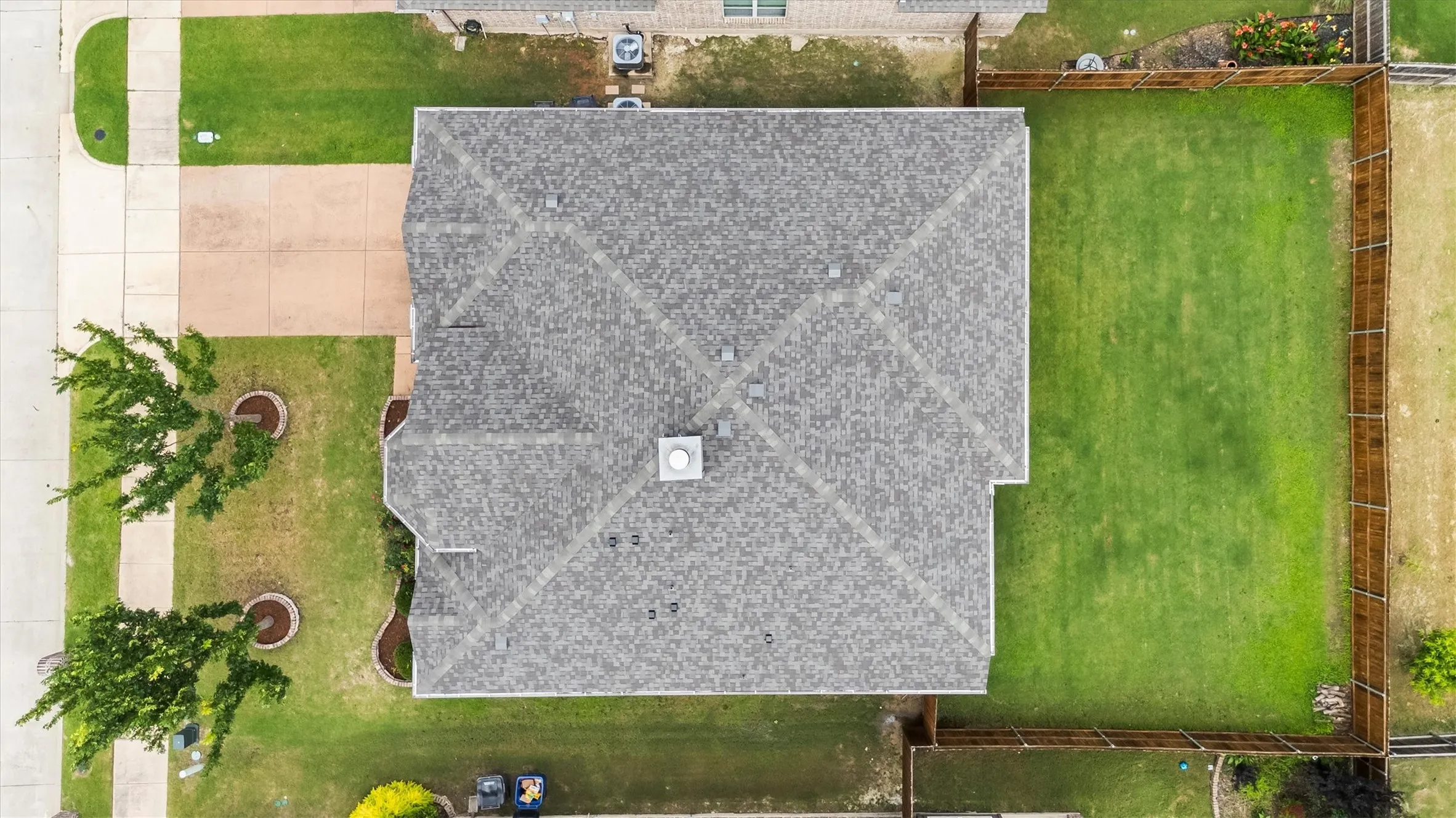Single Family Residence For Sale in Collin County , 3306 Robin Trail, Melissa, Texas 75454, 3 Bedroom, 2 Bathroom, 2 Garage spaces, 1,843 Sqft, built in 2016, mls#21353425, Real Estate Agent in Melissa, Homes For Sale in Collin county, Homes For Sale in Melissa, Realtor in Melissa Texas, Real Estate Brokerage Independent Realty Texas, Luminita Cordes Realtor