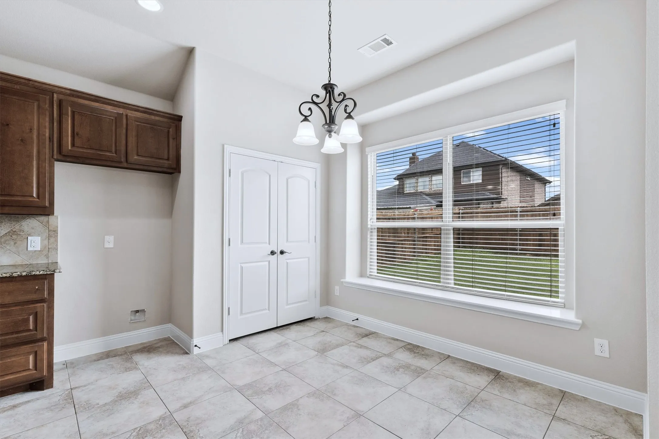 Single Family Residence For Sale in Collin County , 3306 Robin Trail, Melissa, Texas 75454, 3 Bedroom, 2 Bathroom, 2 Garage spaces, 1,843 Sqft, built in 2016, mls#21353425, Real Estate Agent in Melissa, Homes For Sale in Collin county, Homes For Sale in Melissa, Realtor in Melissa Texas, Real Estate Brokerage Independent Realty Texas, Luminita Cordes Realtor