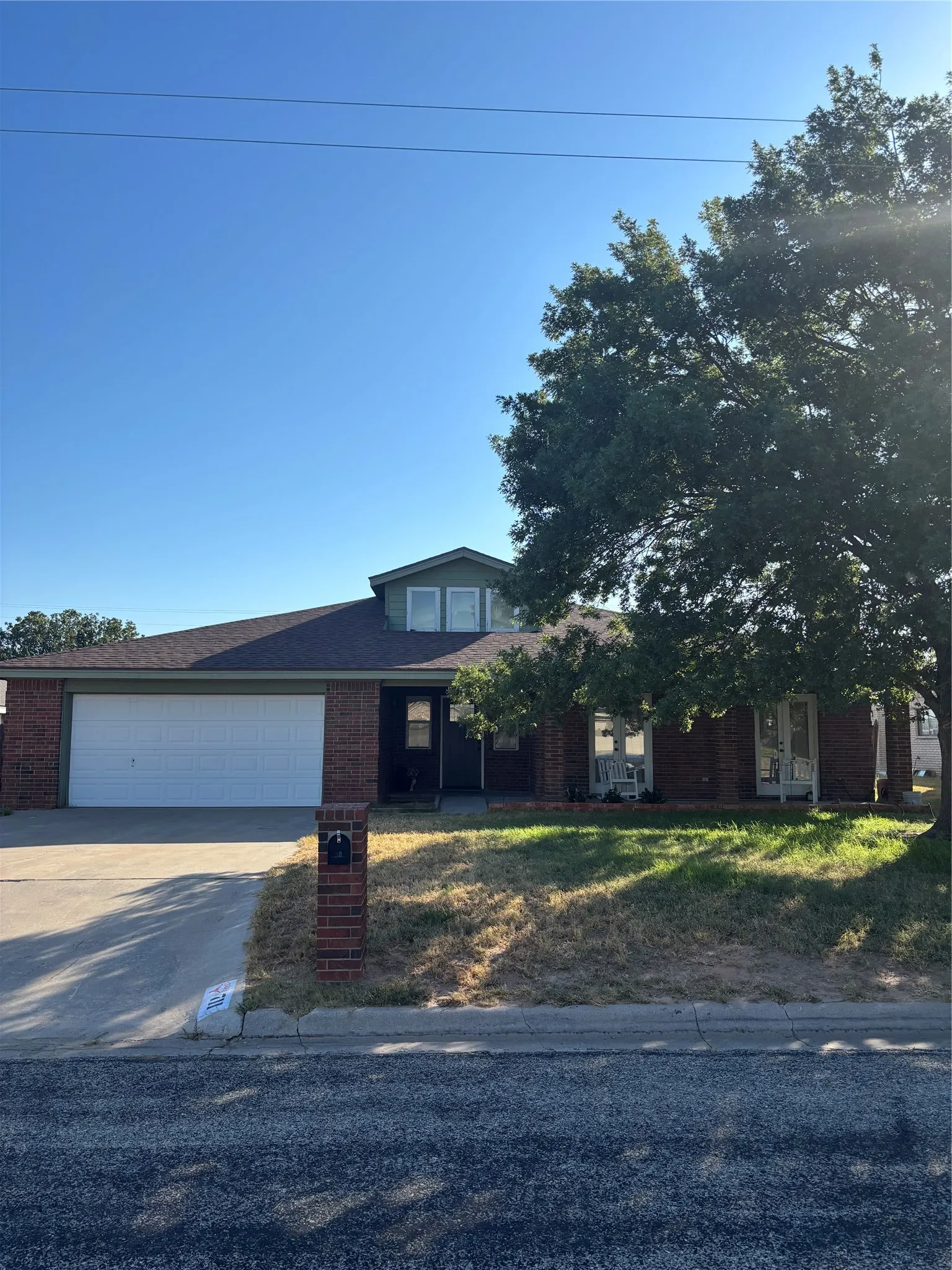 Single Family Residence For Sale in Howard County , 711 Baylor Boulevard, Big Spring, Texas 79720, 3 Bedroom, 2 Bathroom, 2 Garage spaces, 2,066 Sqft, built in 1994, mls#21349677, Real Estate Agent in Big Spring, Homes For Sale in Howard county, Homes For Sale in Big Spring, Realtor in Big Spring Texas, Real Estate Brokerage Independent Realty Texas, Luminita Cordes Realtor