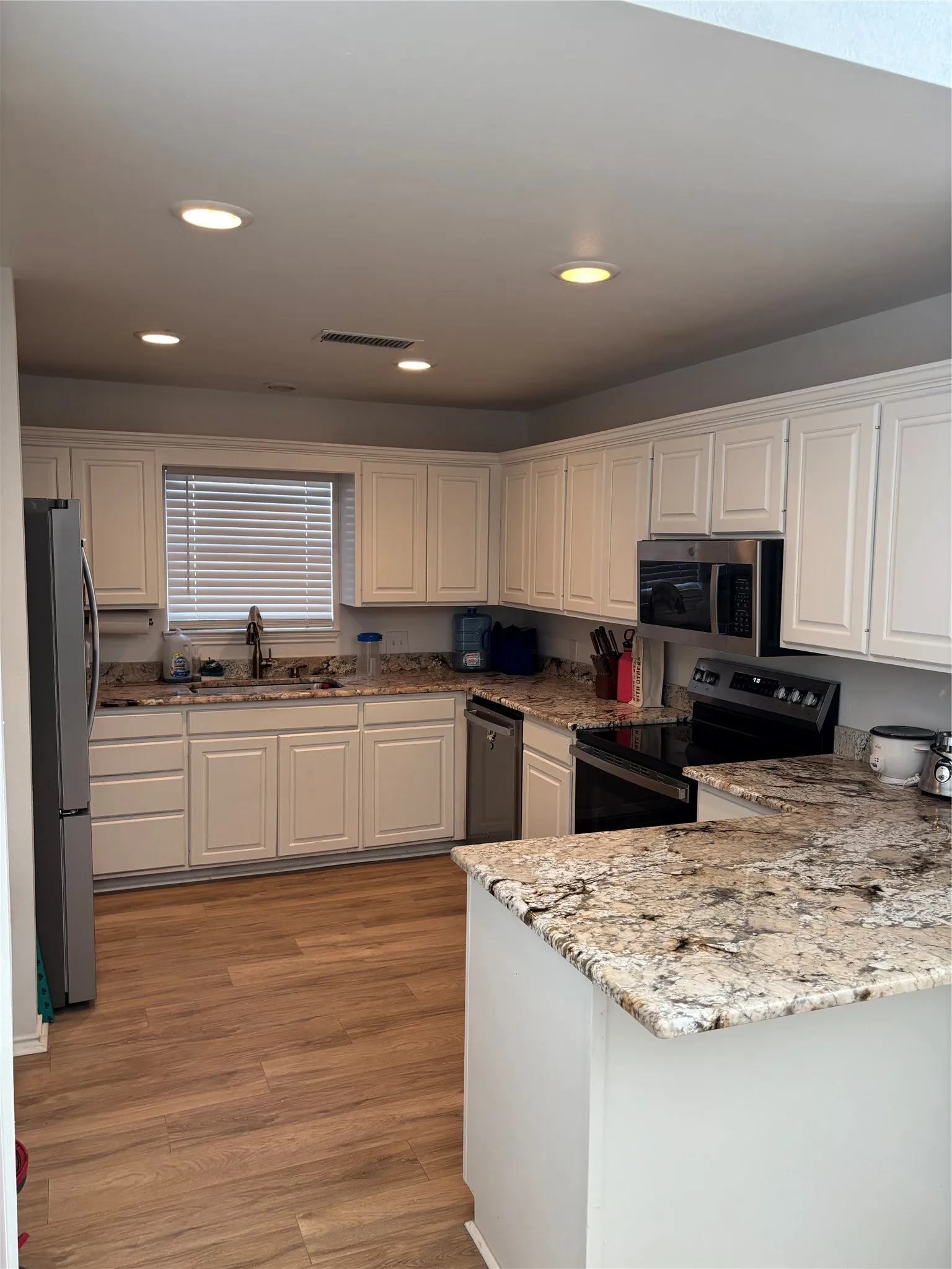 Single Family Residence For Sale in Howard County , 711 Baylor Boulevard, Big Spring, Texas 79720, 3 Bedroom, 2 Bathroom, 2 Garage spaces, 2,066 Sqft, built in 1994, mls#21349677, Real Estate Agent in Big Spring, Homes For Sale in Howard county, Homes For Sale in Big Spring, Realtor in Big Spring Texas, Real Estate Brokerage Independent Realty Texas, Luminita Cordes Realtor