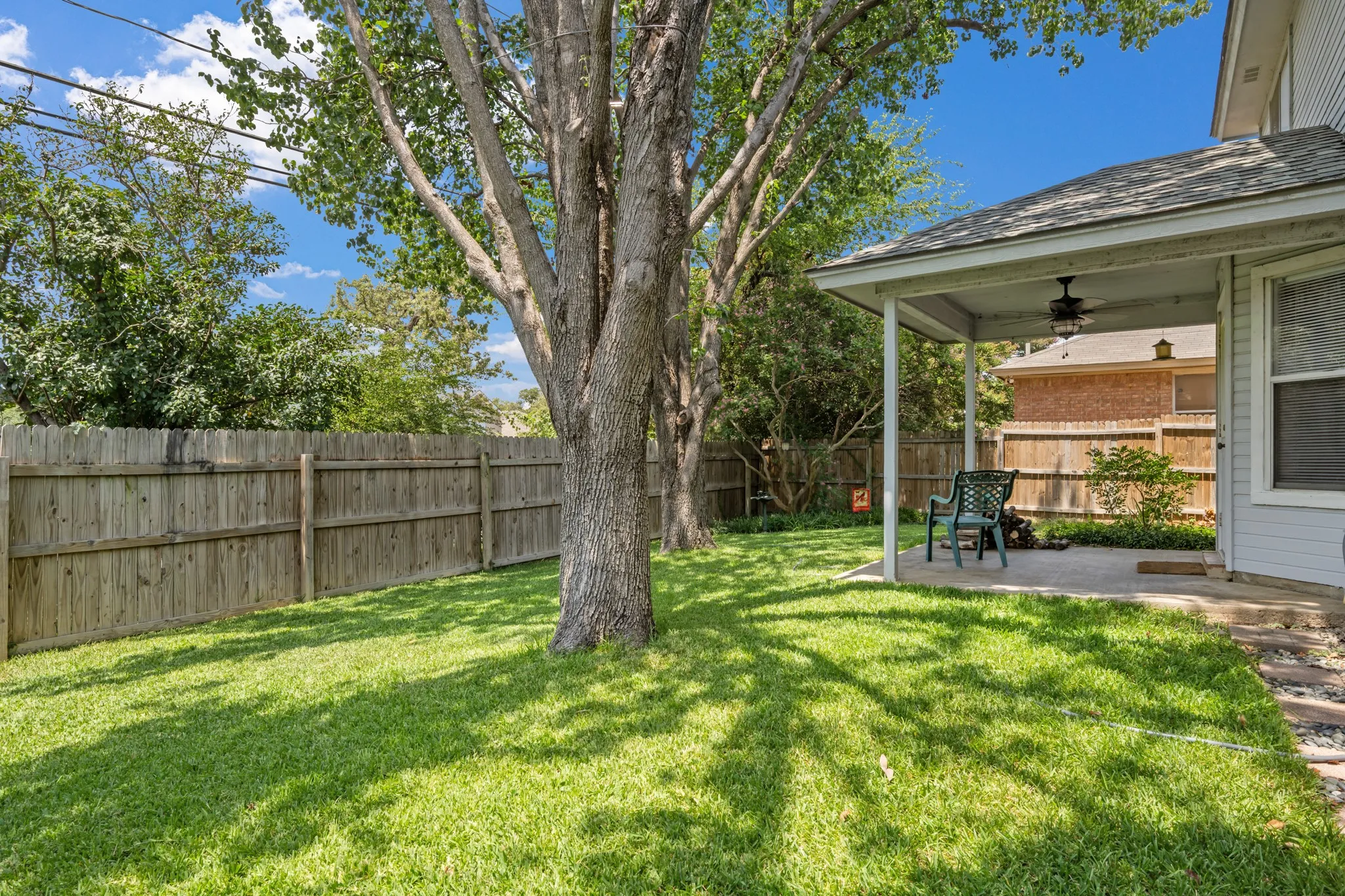 Single Family Residence For Sale in Tarrant County , 7408 Cross Ridge Circle, Fort Worth, Texas 76120, 3 Bedroom, 2 Bathroom, 2 Garage spaces, 1,425 Sqft, built in 1990, mls#21352207, Real Estate Agent in Fort Worth, Homes For Sale in Tarrant county, Homes For Sale in Fort Worth, Realtor in Fort Worth Texas, Real Estate Brokerage Independent Realty Texas, Luminita Cordes Realtor