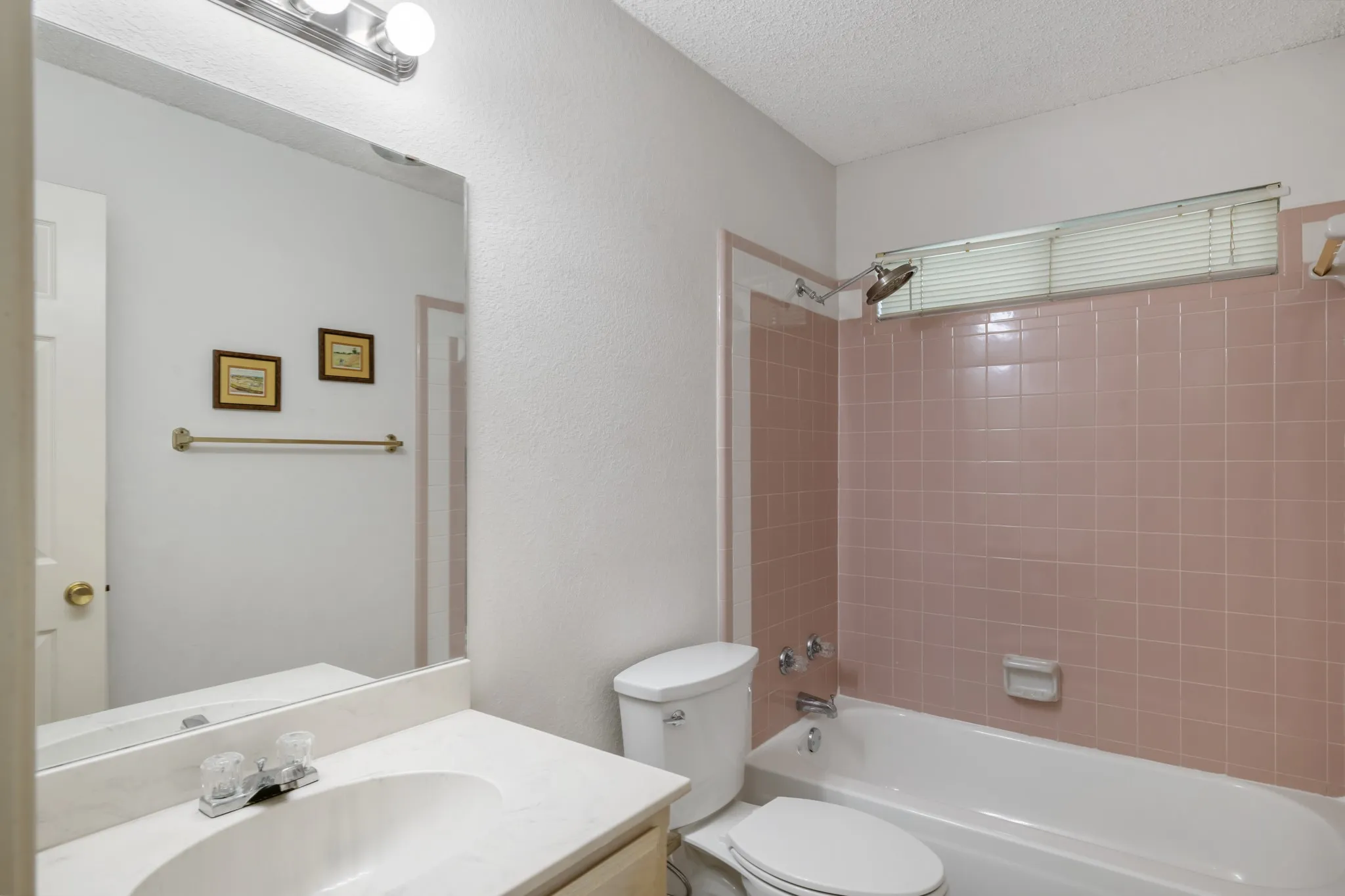 Single Family Residence For Sale in Tarrant County , 7408 Cross Ridge Circle, Fort Worth, Texas 76120, 3 Bedroom, 2 Bathroom, 2 Garage spaces, 1,425 Sqft, built in 1990, mls#21352207, Real Estate Agent in Fort Worth, Homes For Sale in Tarrant county, Homes For Sale in Fort Worth, Realtor in Fort Worth Texas, Real Estate Brokerage Independent Realty Texas, Luminita Cordes Realtor