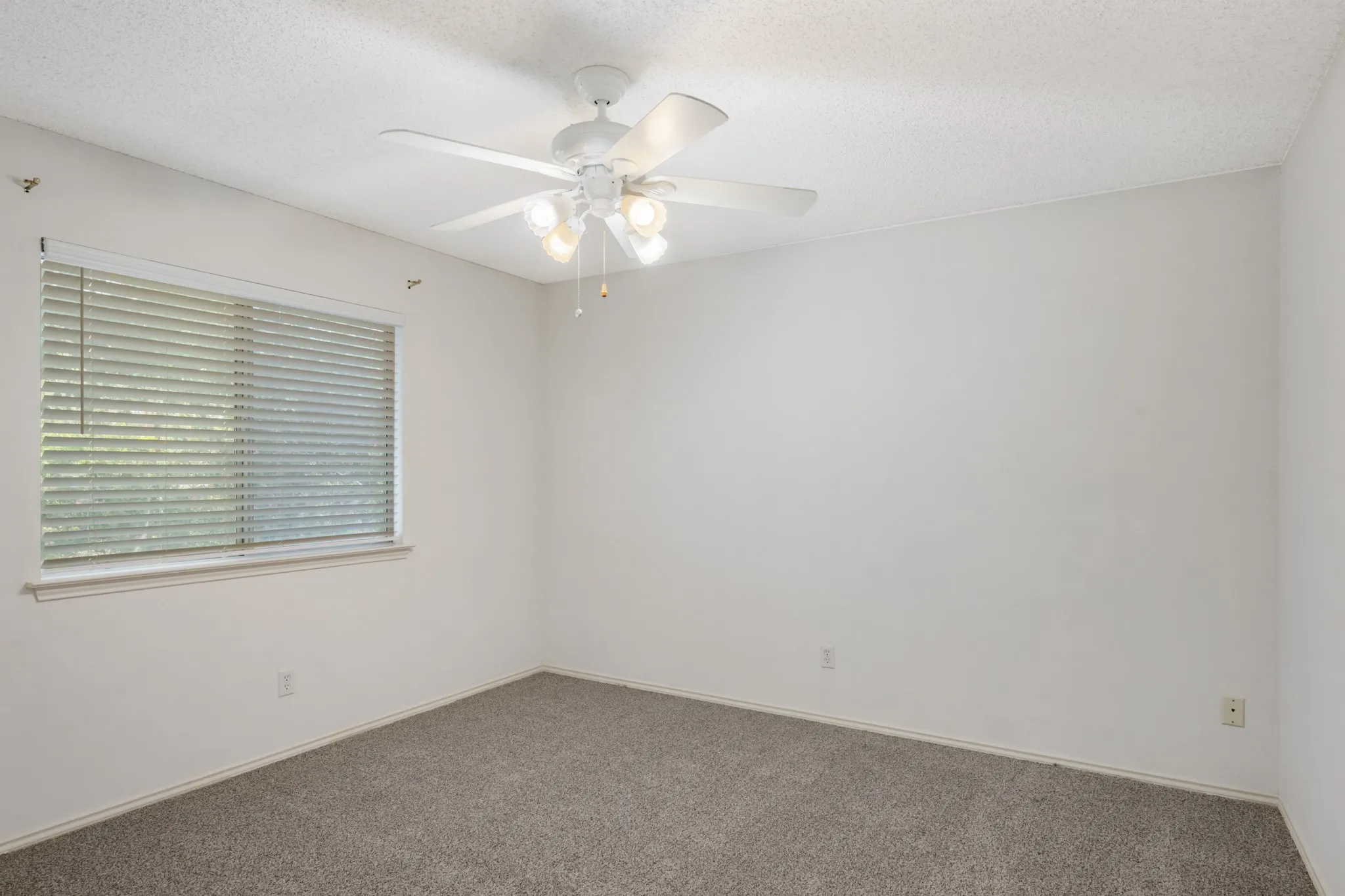 Single Family Residence For Sale in Tarrant County , 7408 Cross Ridge Circle, Fort Worth, Texas 76120, 3 Bedroom, 2 Bathroom, 2 Garage spaces, 1,425 Sqft, built in 1990, mls#21352207, Real Estate Agent in Fort Worth, Homes For Sale in Tarrant county, Homes For Sale in Fort Worth, Realtor in Fort Worth Texas, Real Estate Brokerage Independent Realty Texas, Luminita Cordes Realtor