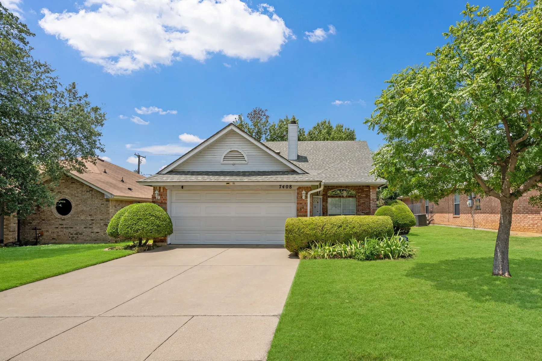 Single Family Residence For Sale in Tarrant County , 7408 Cross Ridge Circle, Fort Worth, Texas 76120, 3 Bedroom, 2 Bathroom, 2 Garage spaces, 1,425 Sqft, built in 1990, mls#21352207, Real Estate Agent in Fort Worth, Homes For Sale in Tarrant county, Homes For Sale in Fort Worth, Realtor in Fort Worth Texas, Real Estate Brokerage Independent Realty Texas, Luminita Cordes Realtor