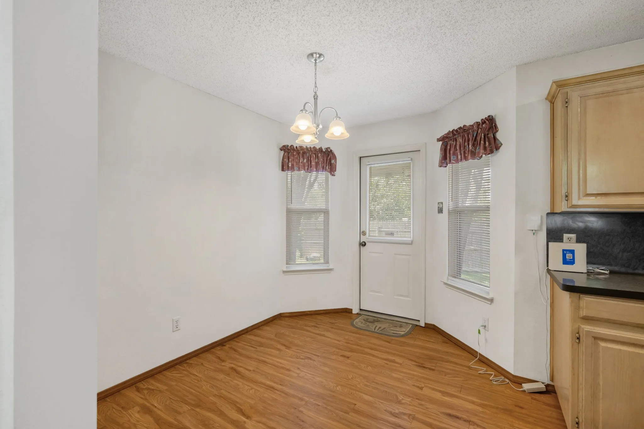 Single Family Residence For Sale in Tarrant County , 7408 Cross Ridge Circle, Fort Worth, Texas 76120, 3 Bedroom, 2 Bathroom, 2 Garage spaces, 1,425 Sqft, built in 1990, mls#21352207, Real Estate Agent in Fort Worth, Homes For Sale in Tarrant county, Homes For Sale in Fort Worth, Realtor in Fort Worth Texas, Real Estate Brokerage Independent Realty Texas, Luminita Cordes Realtor